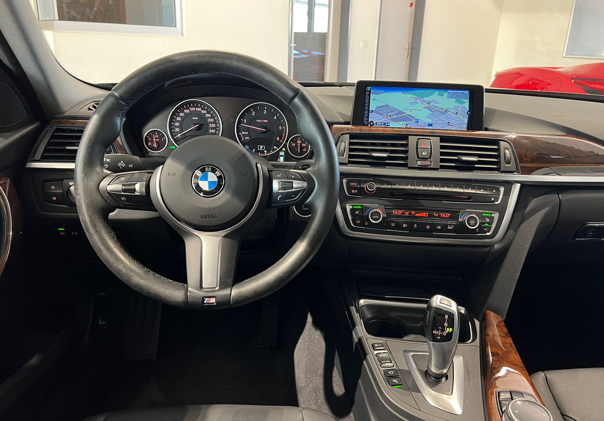 BMW 330d xDrive Touring Luxury Line Steptronic *Frisch ab MFK*-image-5