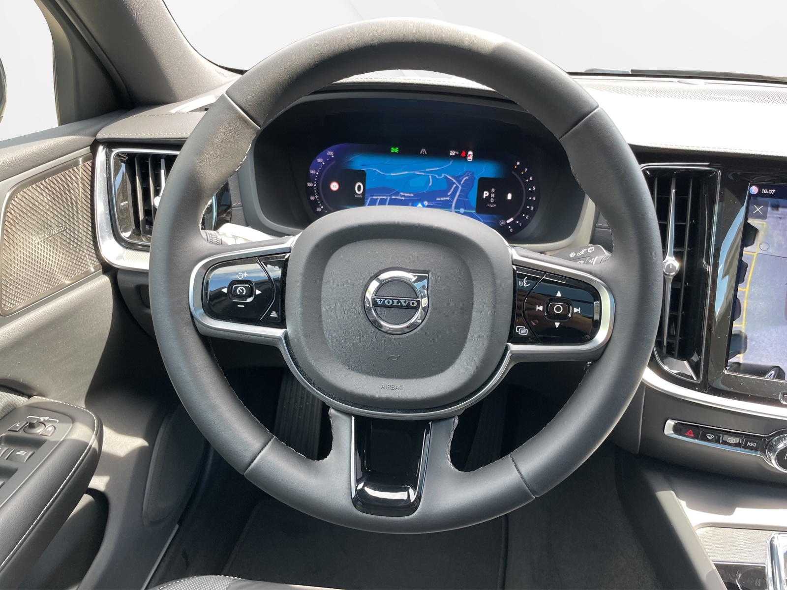 VOLVO V60 2.0 B5 Ultimate Dark AWD-image-11