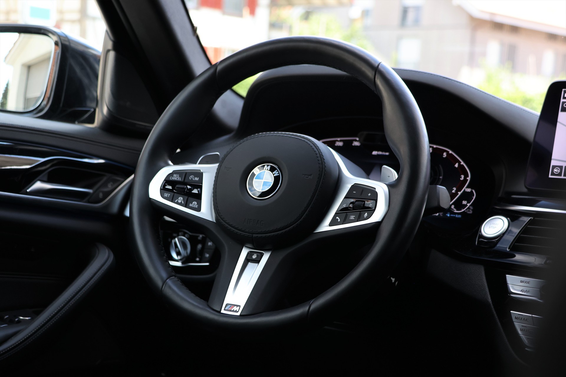 BMW 545e xDrive M Sport Steptronic (CH)-image-15