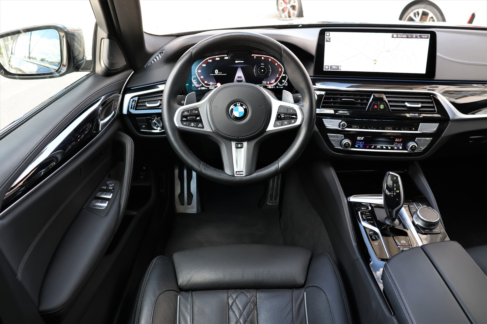 BMW 545e xDrive M Sport Steptronic (CH)-image-14