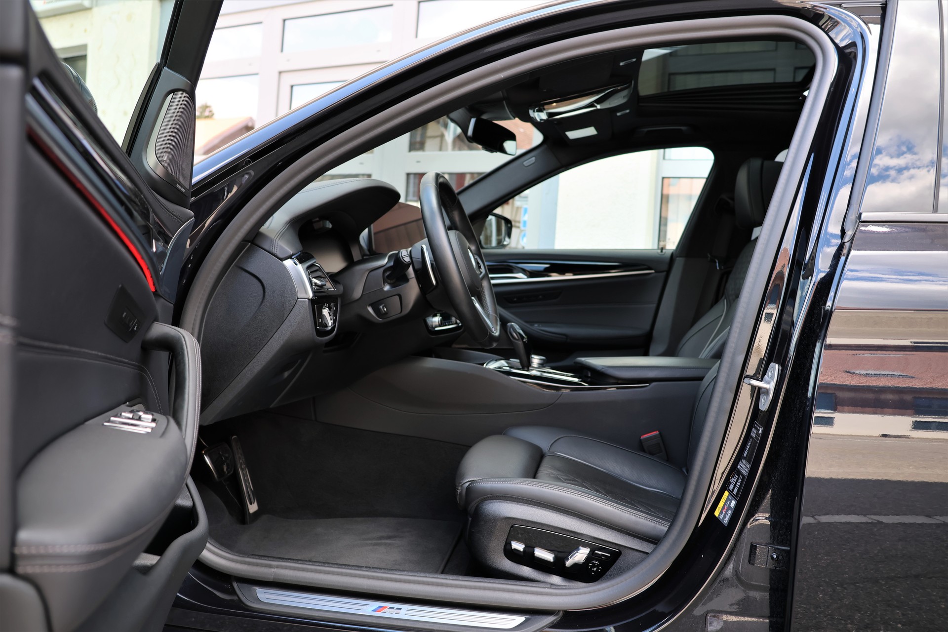 BMW 545e xDrive M Sport Steptronic (CH)-image-8
