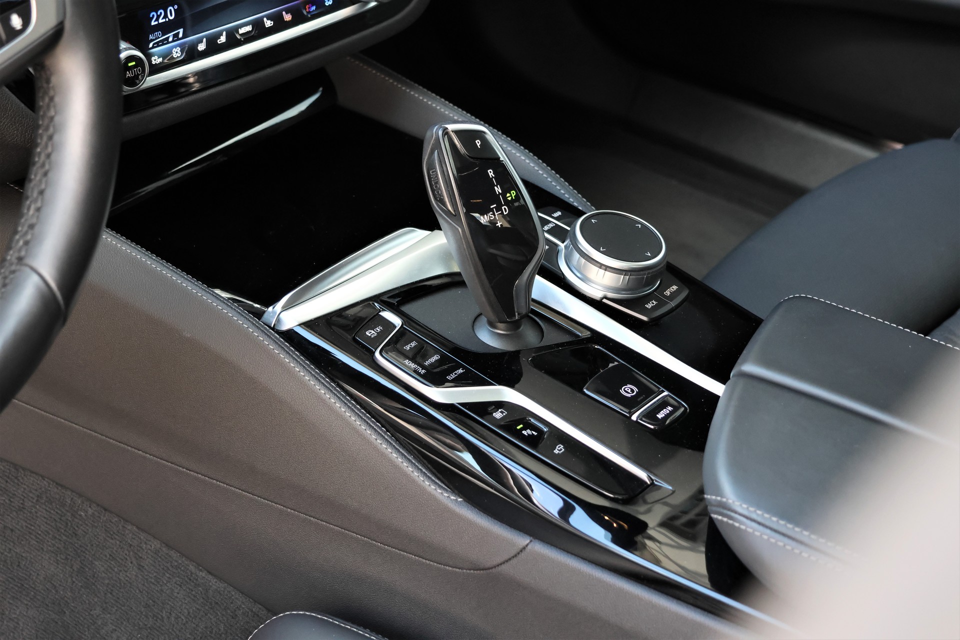 BMW 545e xDrive M Sport Steptronic (CH)-image-10