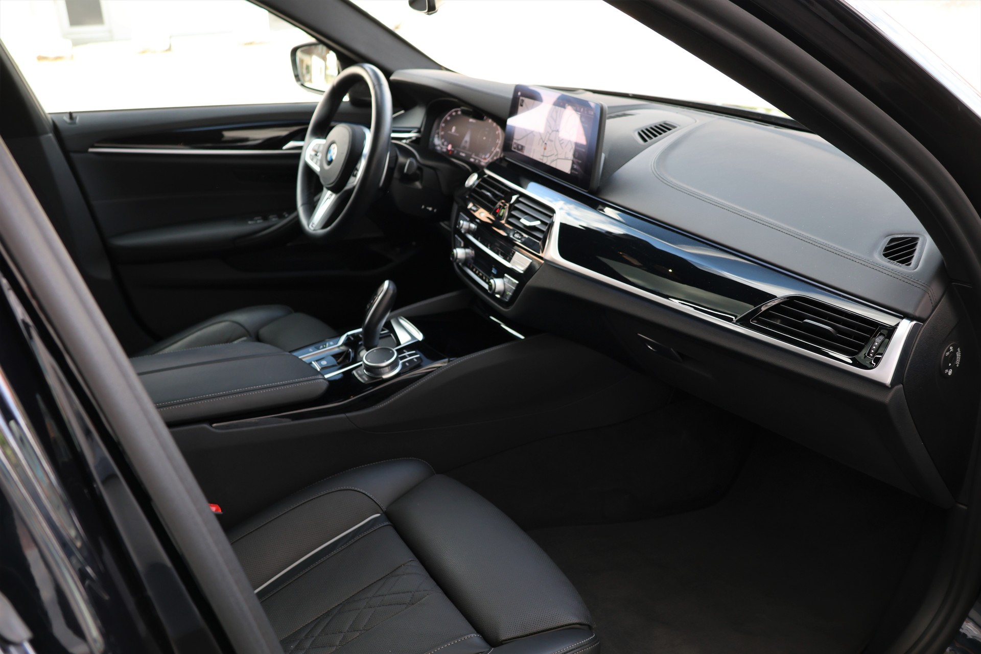 BMW 545e xDrive M Sport Steptronic (CH)-image-19