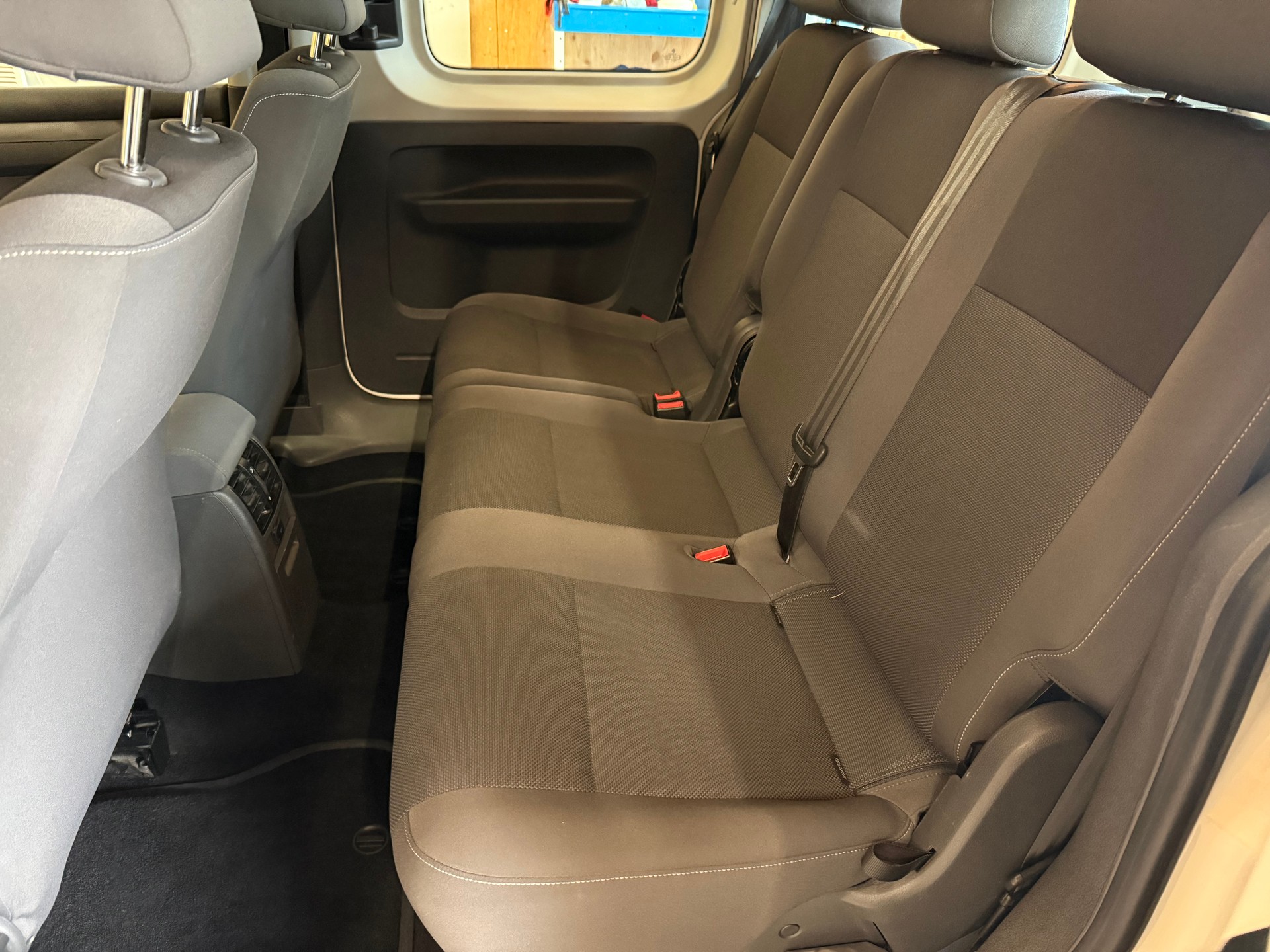 VW Caddy 2.0 TDI 4Motion Trendline-image-7