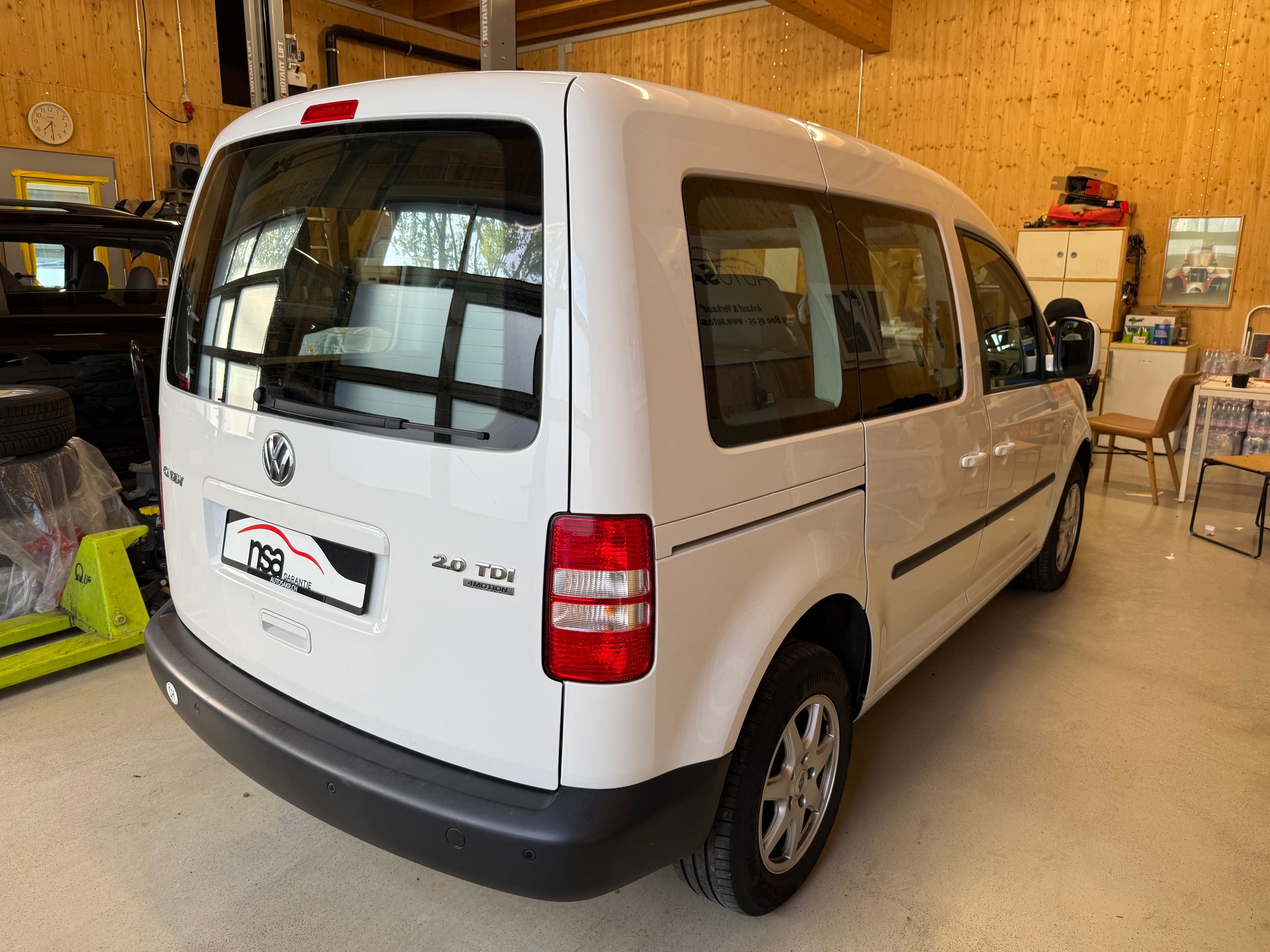 VW Caddy 2.0 TDI 4Motion Trendline-image-3