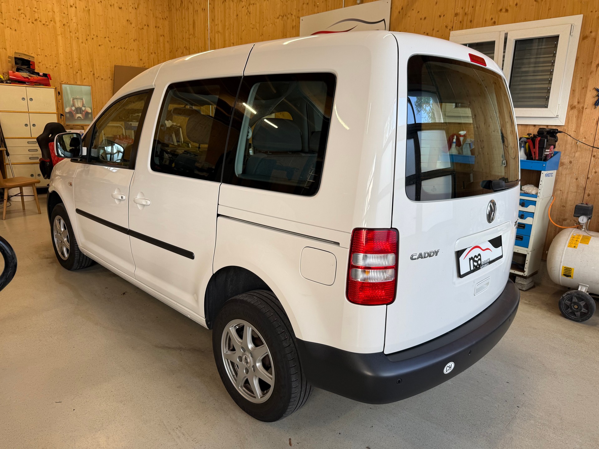 VW Caddy 2.0 TDI 4Motion Trendline-image-5
