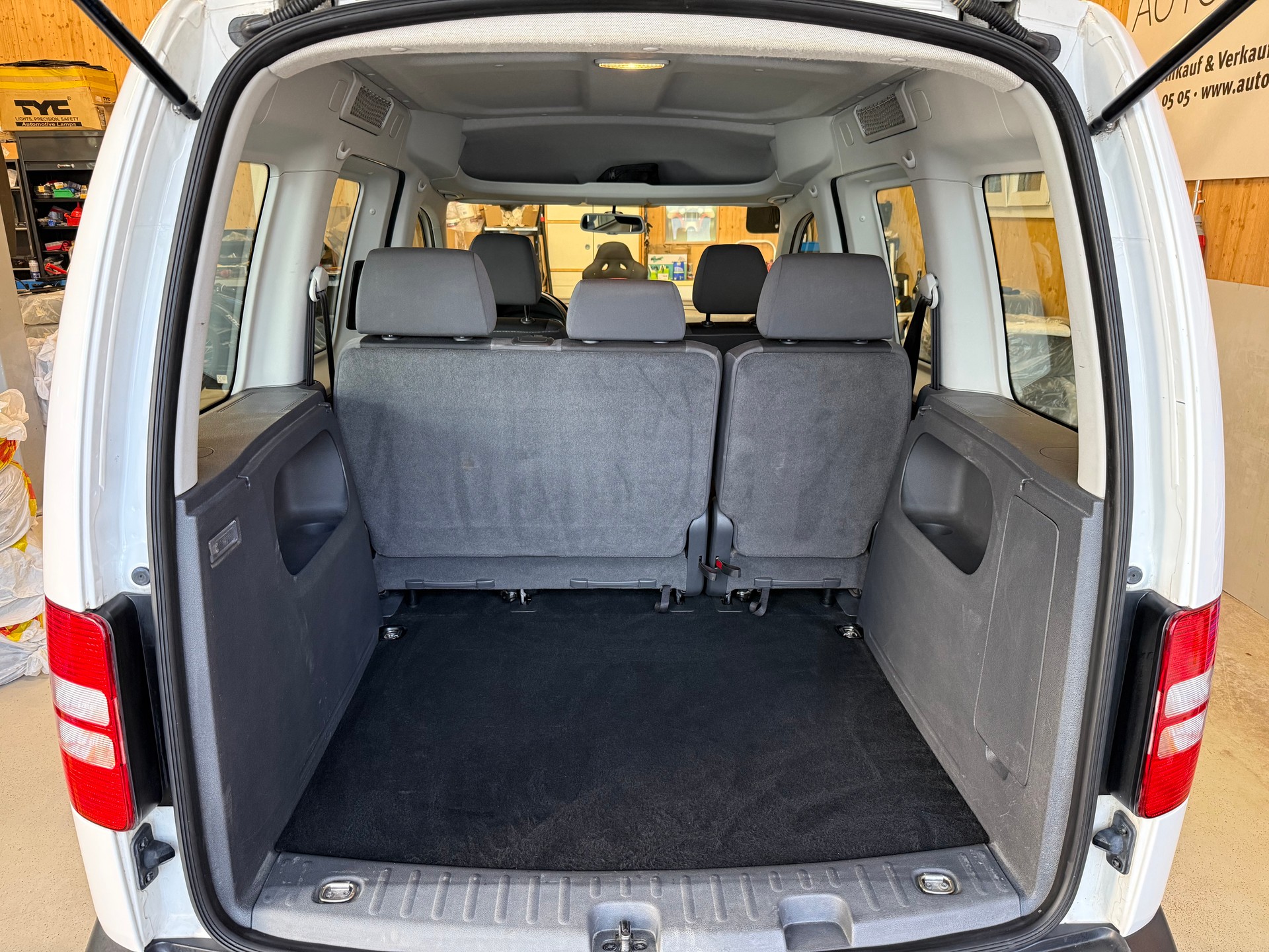 VW Caddy 2.0 TDI 4Motion Trendline-image-11
