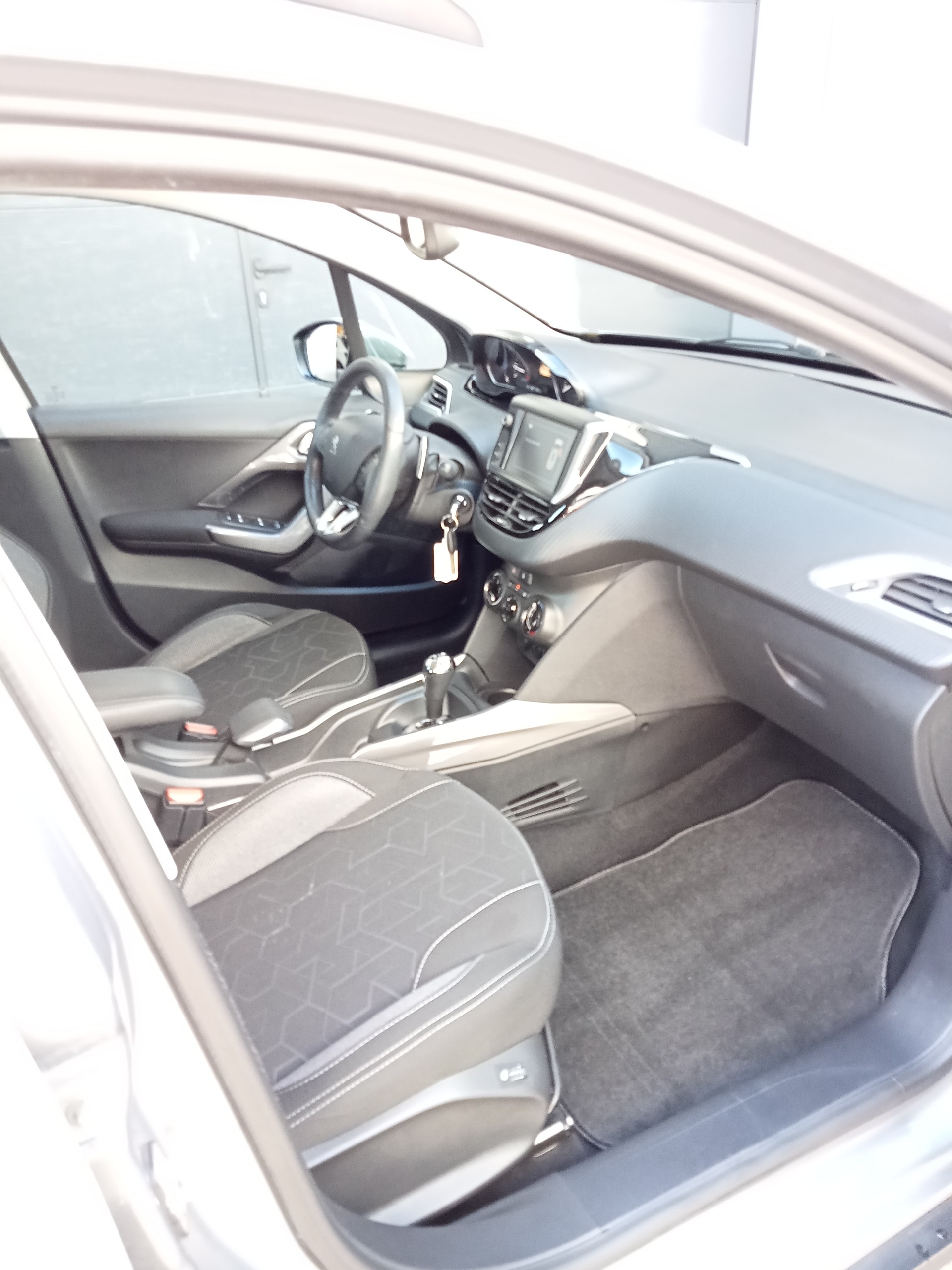 PEUGEOT 2008 1.2 PureTech Active ETG5-image-10