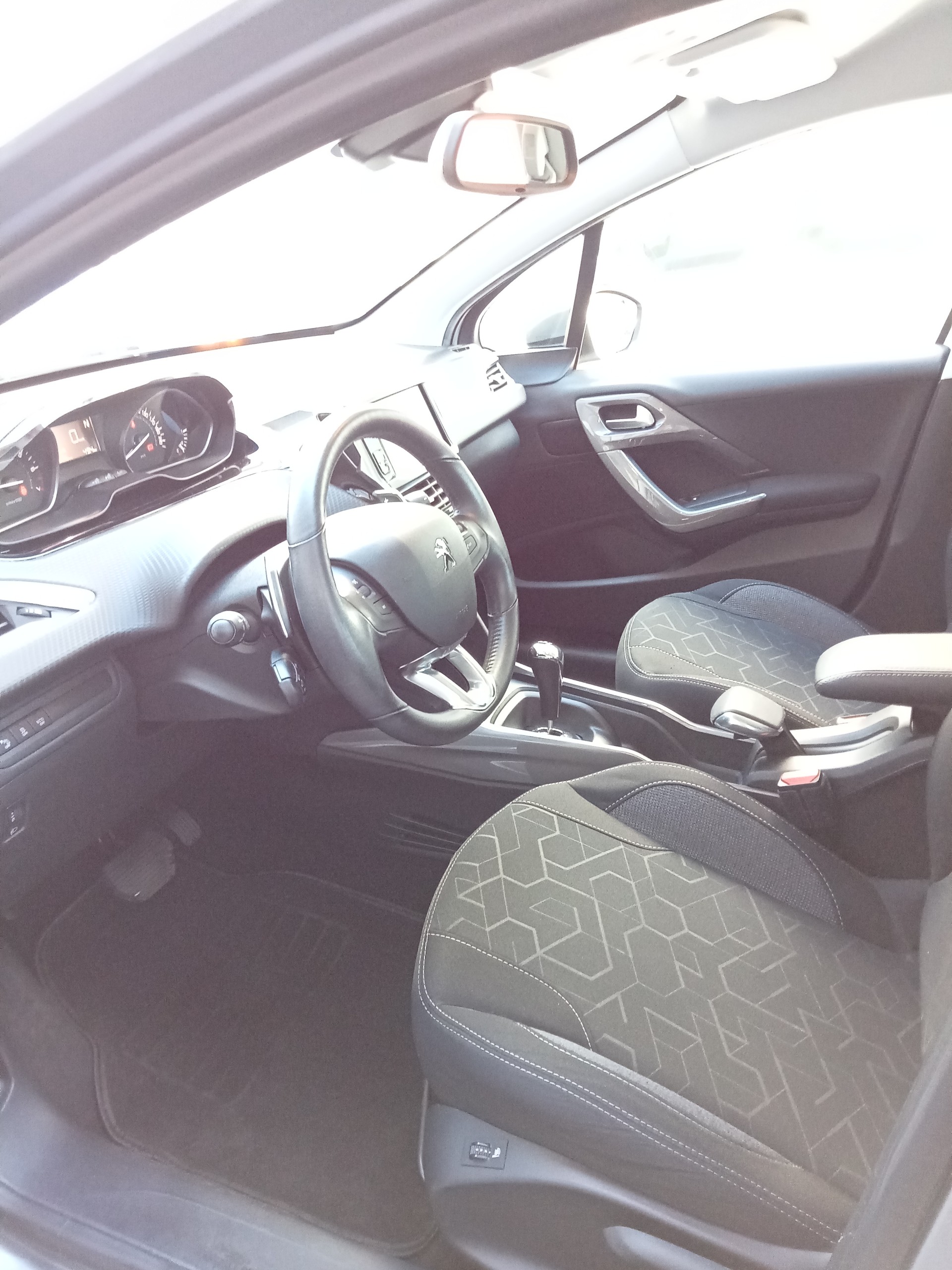 PEUGEOT 2008 1.2 PureTech Active ETG5-image-9