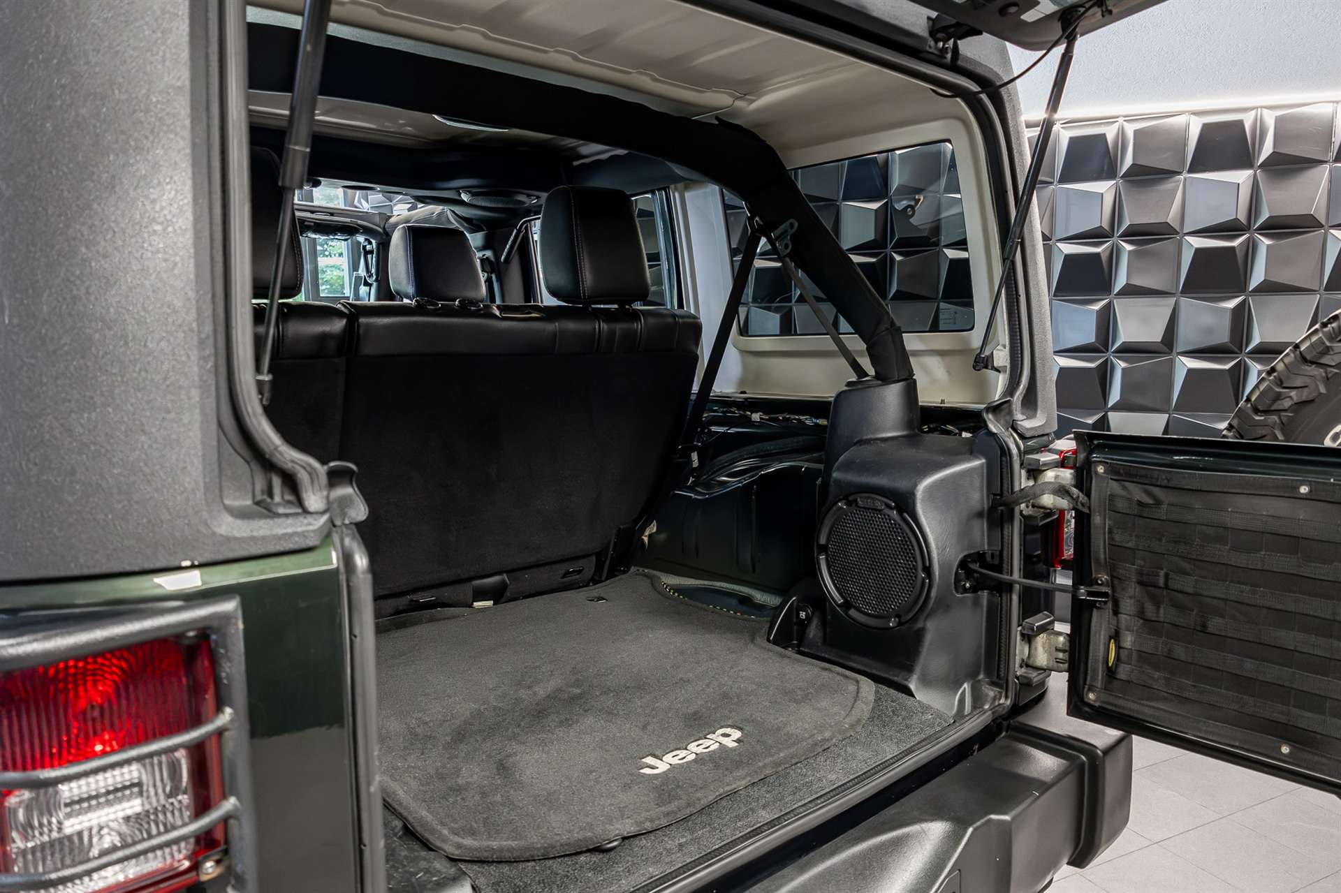 JEEP Wrangler 3.8 Unlimited Rubicon Automatic-image-28
