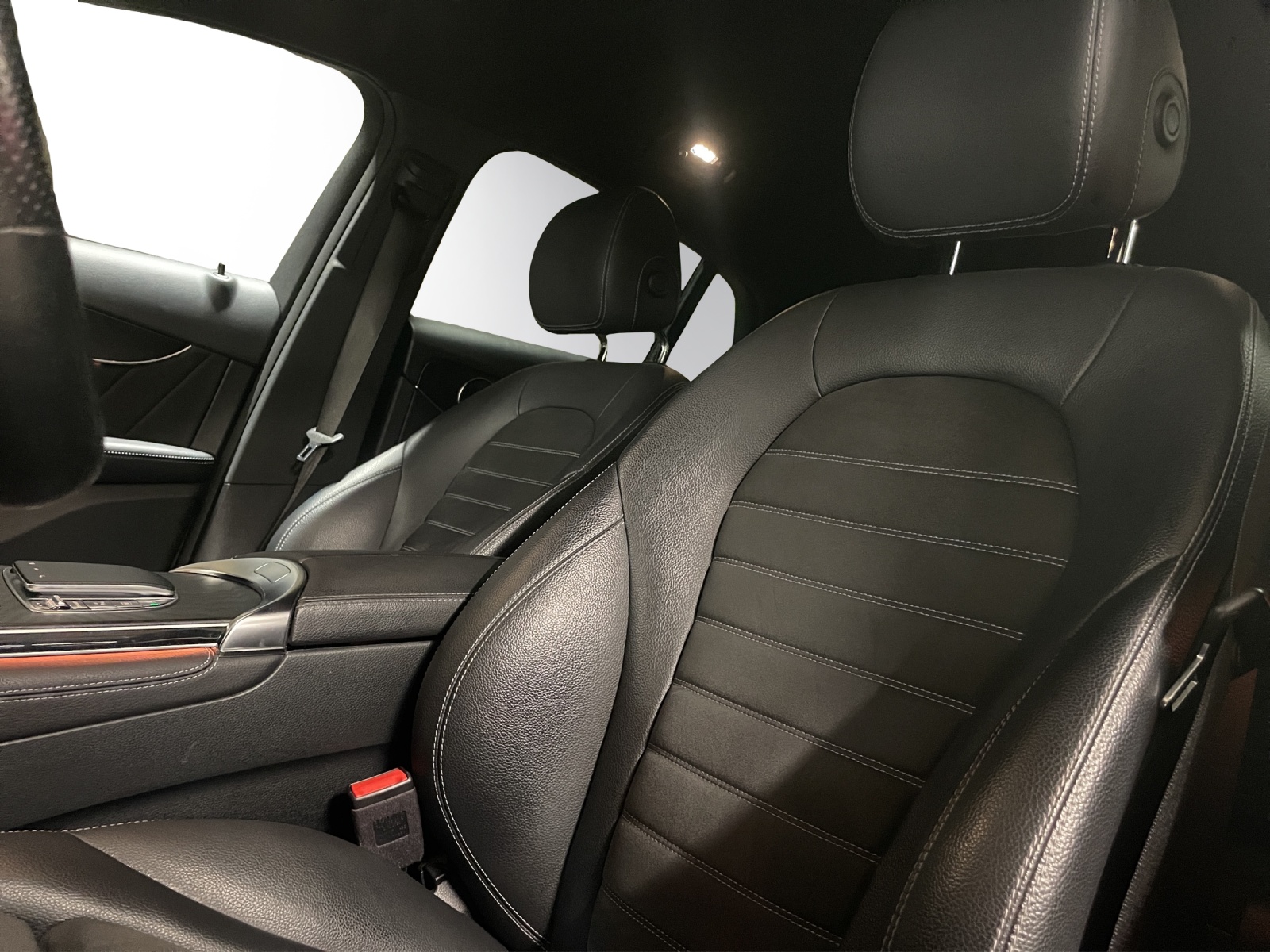 MERCEDES-BENZ GLC 300 4Matic AMG Line 9G-Tronic-image-9
