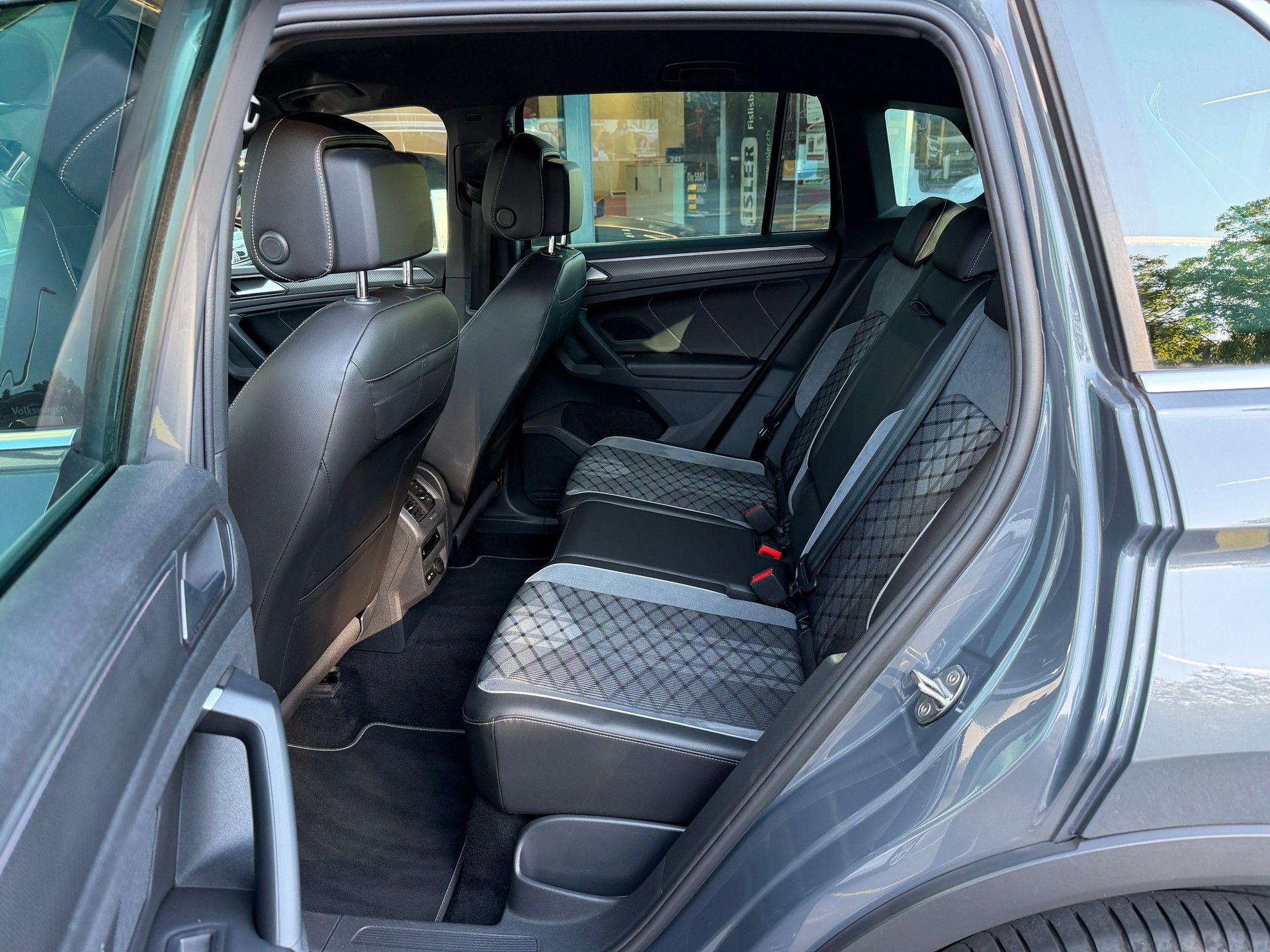 VW Tiguan Allspace 2.0TSI R-Line 4Motion DSG-image-7
