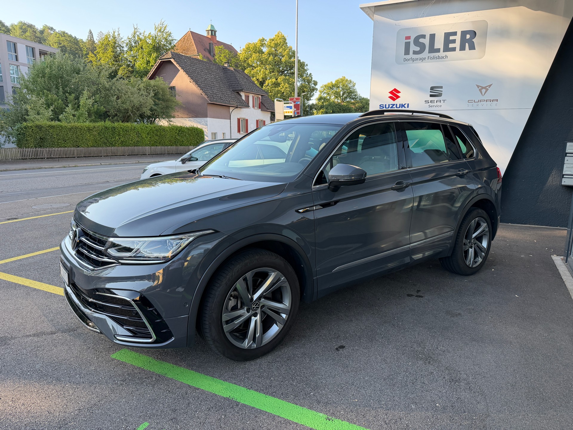 VW Tiguan Allspace 2.0TSI R-Line 4Motion DSG-image-2