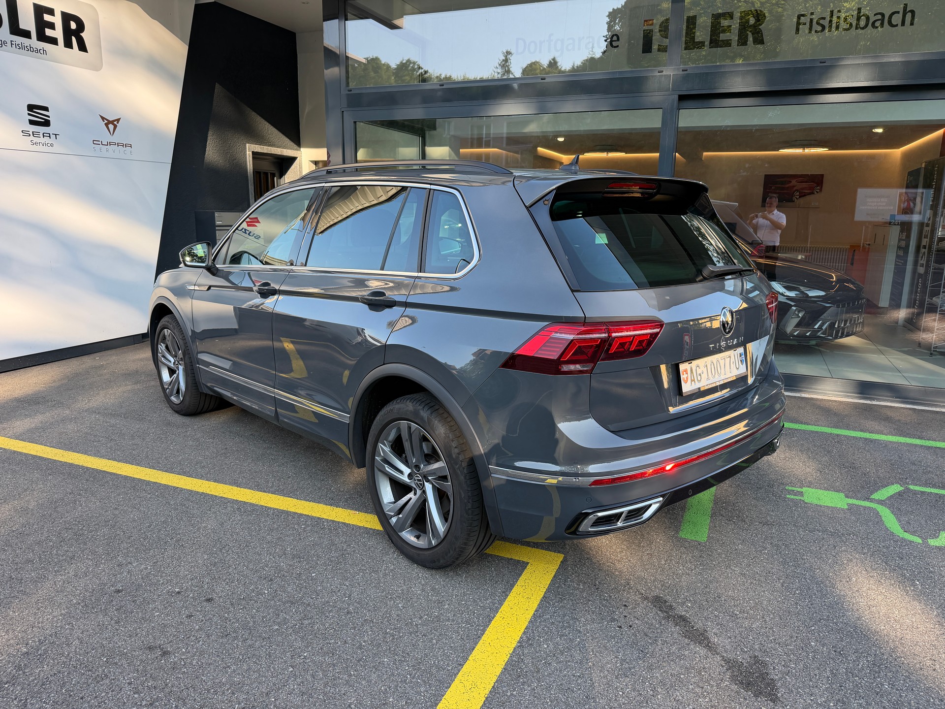VW Tiguan Allspace 2.0TSI R-Line 4Motion DSG-image-3