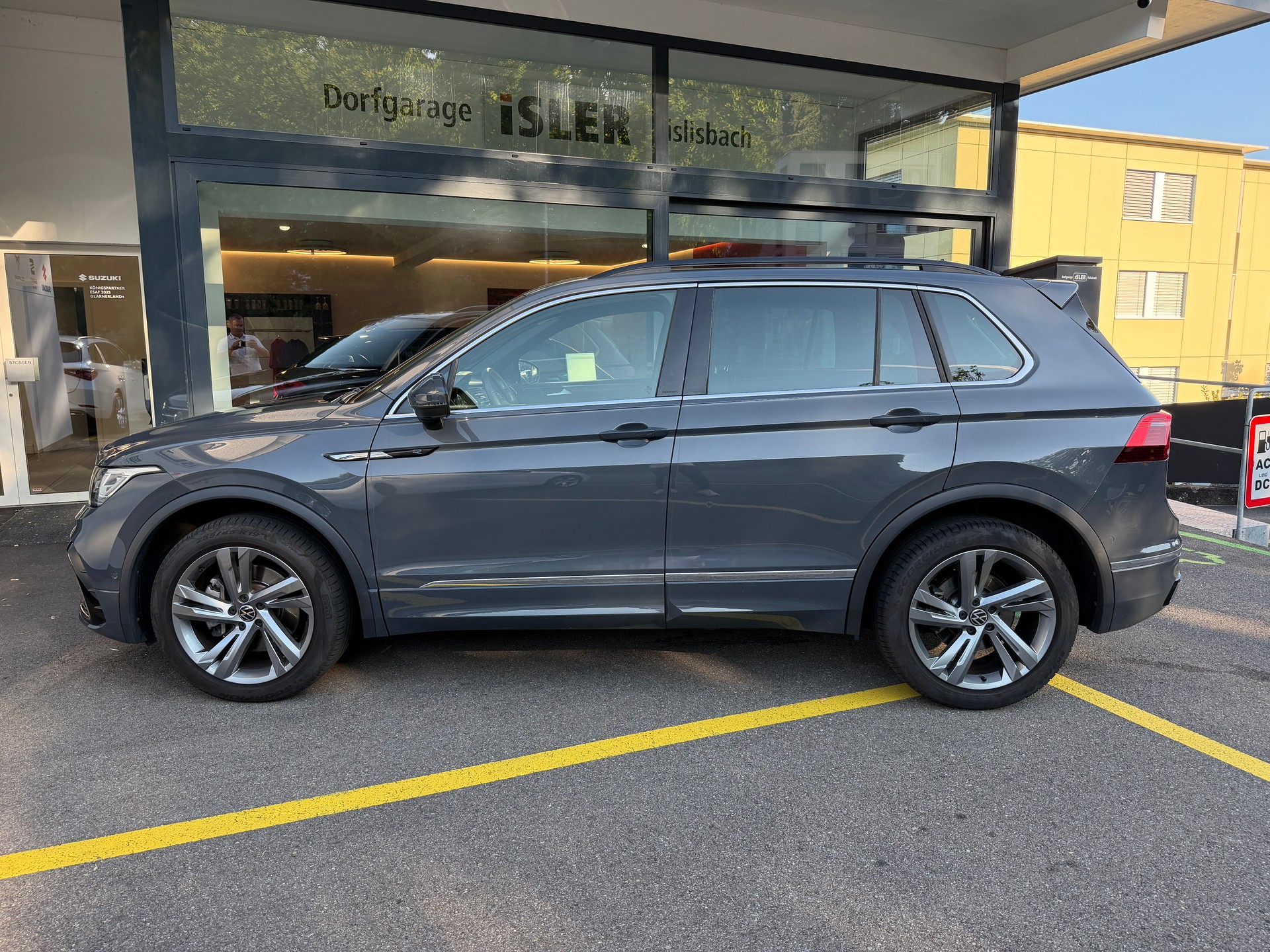 VW Tiguan Allspace 2.0TSI R-Line 4Motion DSG-image-4