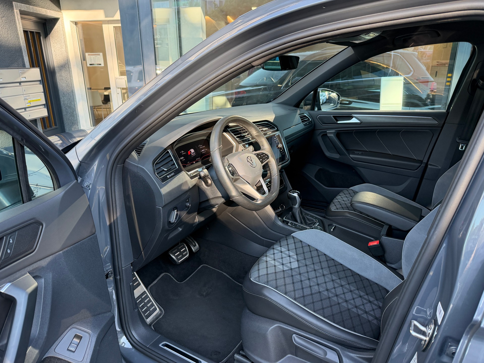 VW Tiguan Allspace 2.0TSI R-Line 4Motion DSG-image-9