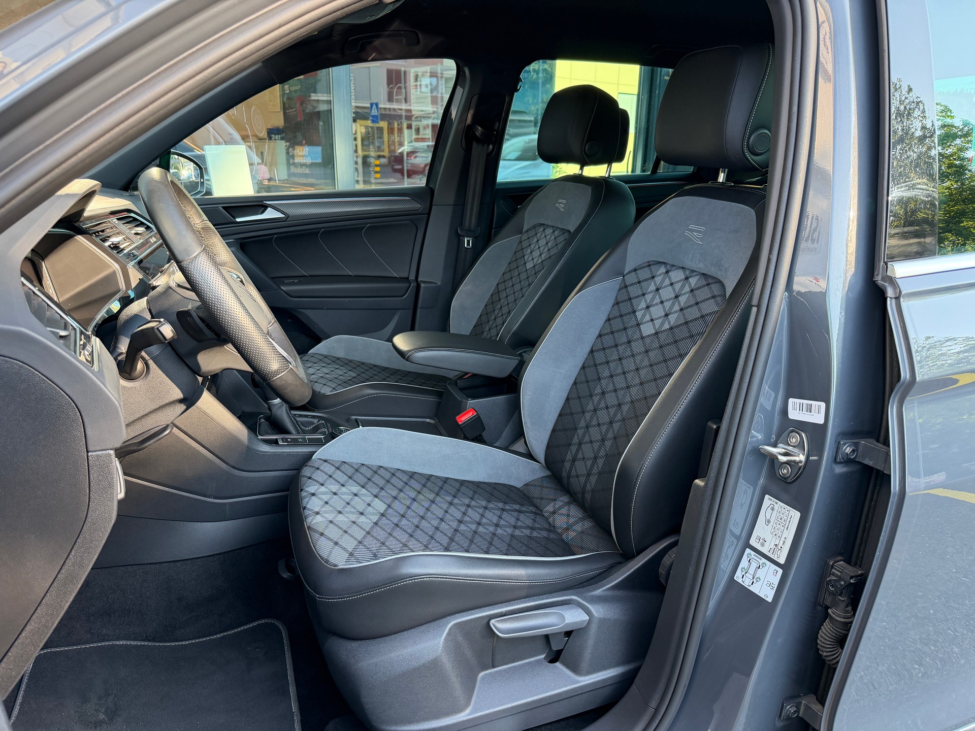 VW Tiguan Allspace 2.0TSI R-Line 4Motion DSG-image-8