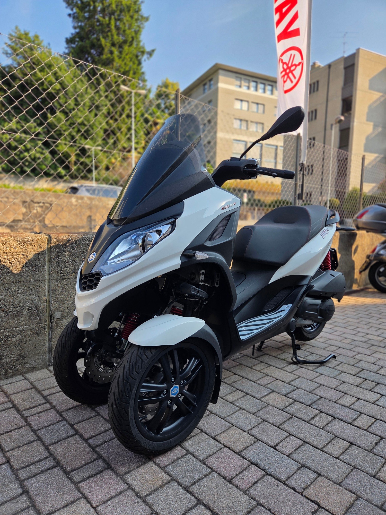 PIAGGIO MP3 300-image-8