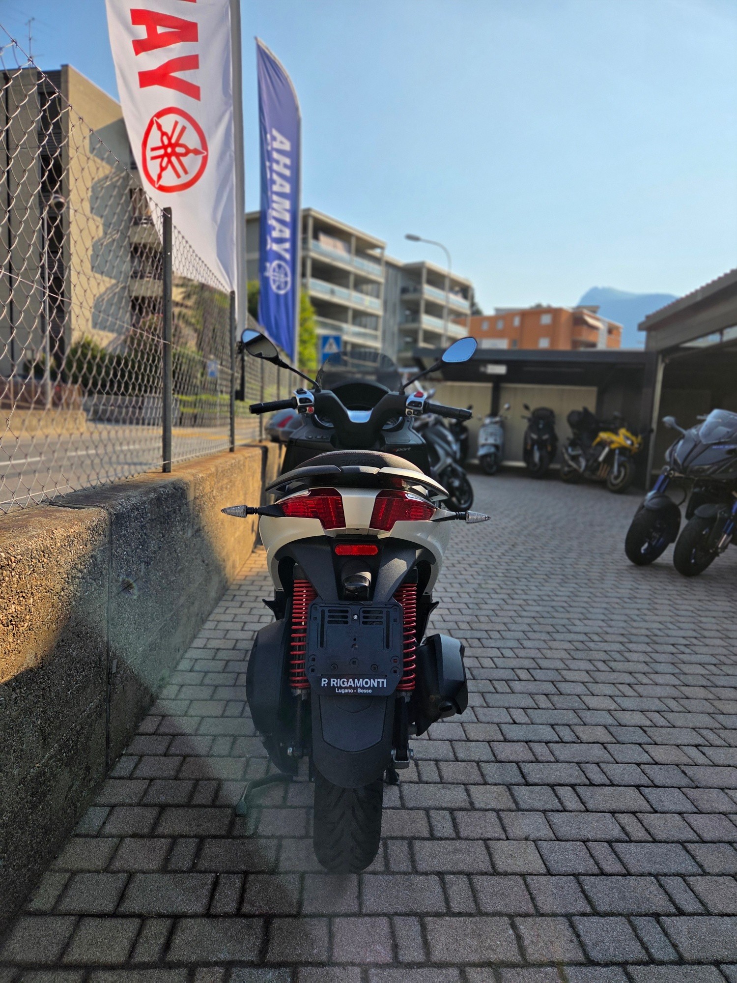 PIAGGIO MP3 300-image-4