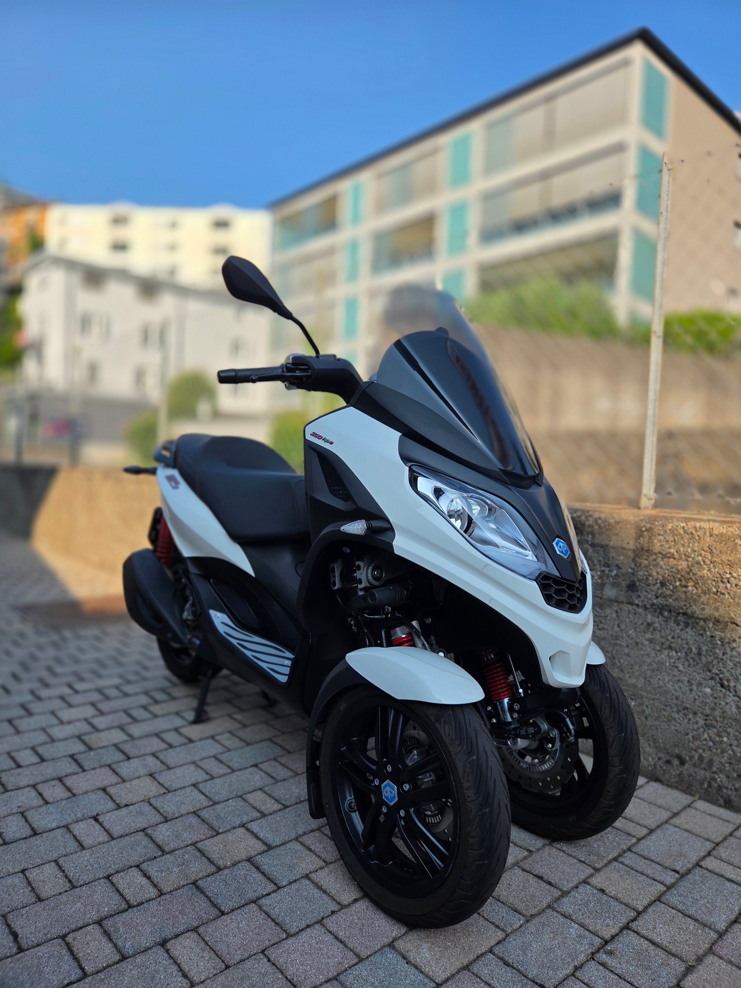 PIAGGIO MP3 300-image-1
