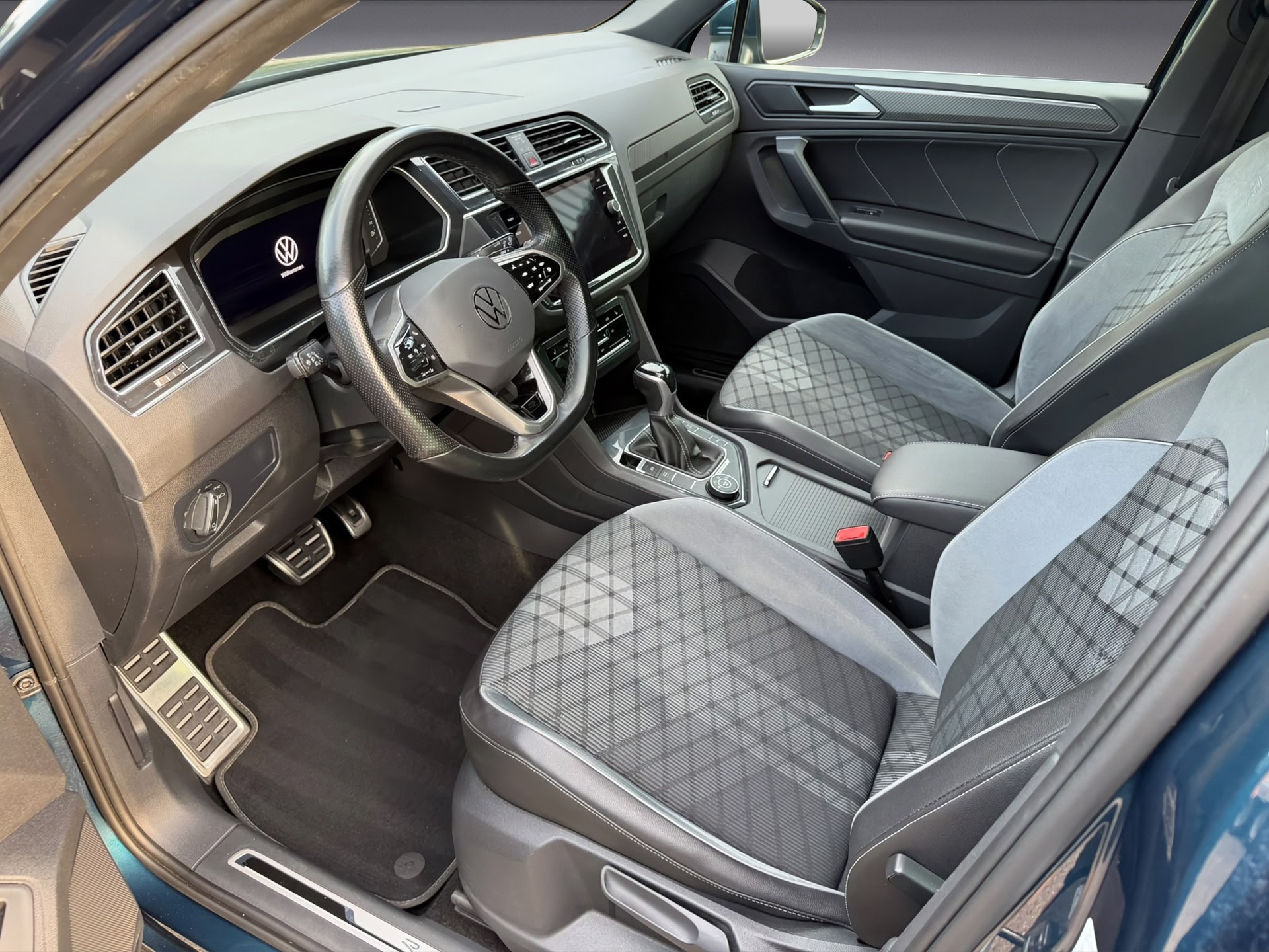 VW Tiguan 2.0 TDI SCR R-Line 4Motion DSG * Facelift * Diesel * AHK * R Sport Line *-image-9