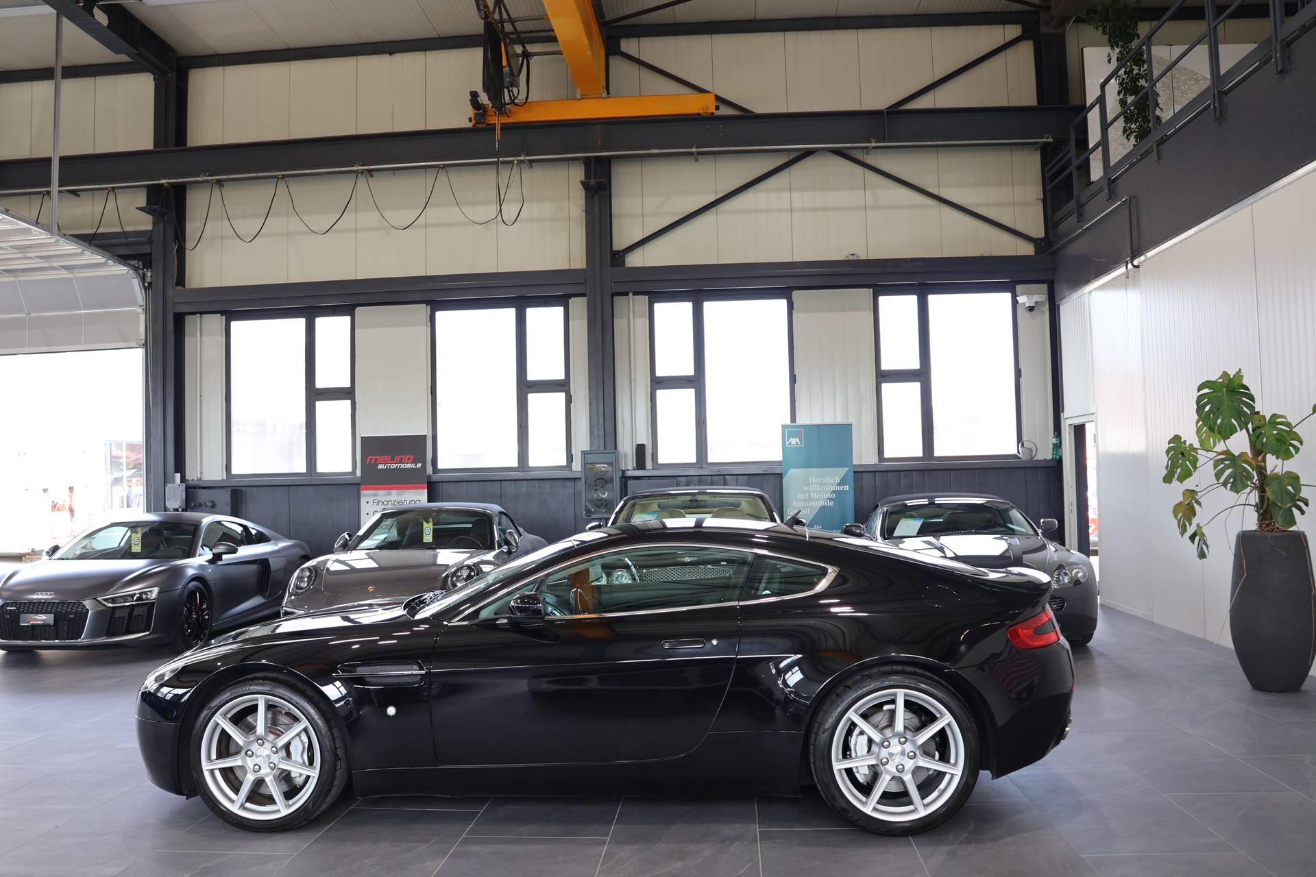 ASTON MARTIN V8 Vantage 4.3-image-4