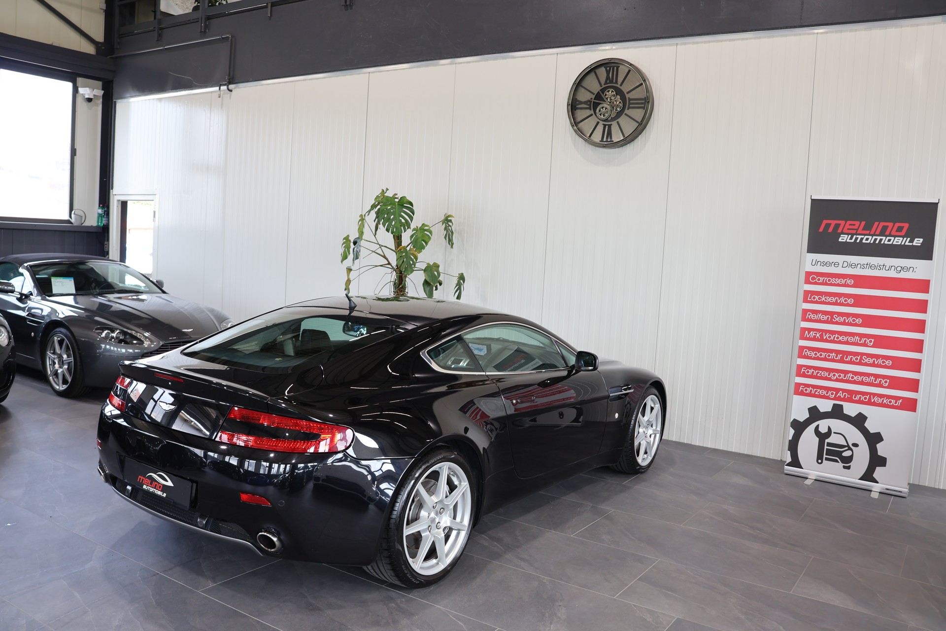 ASTON MARTIN V8 Vantage 4.3-image-9