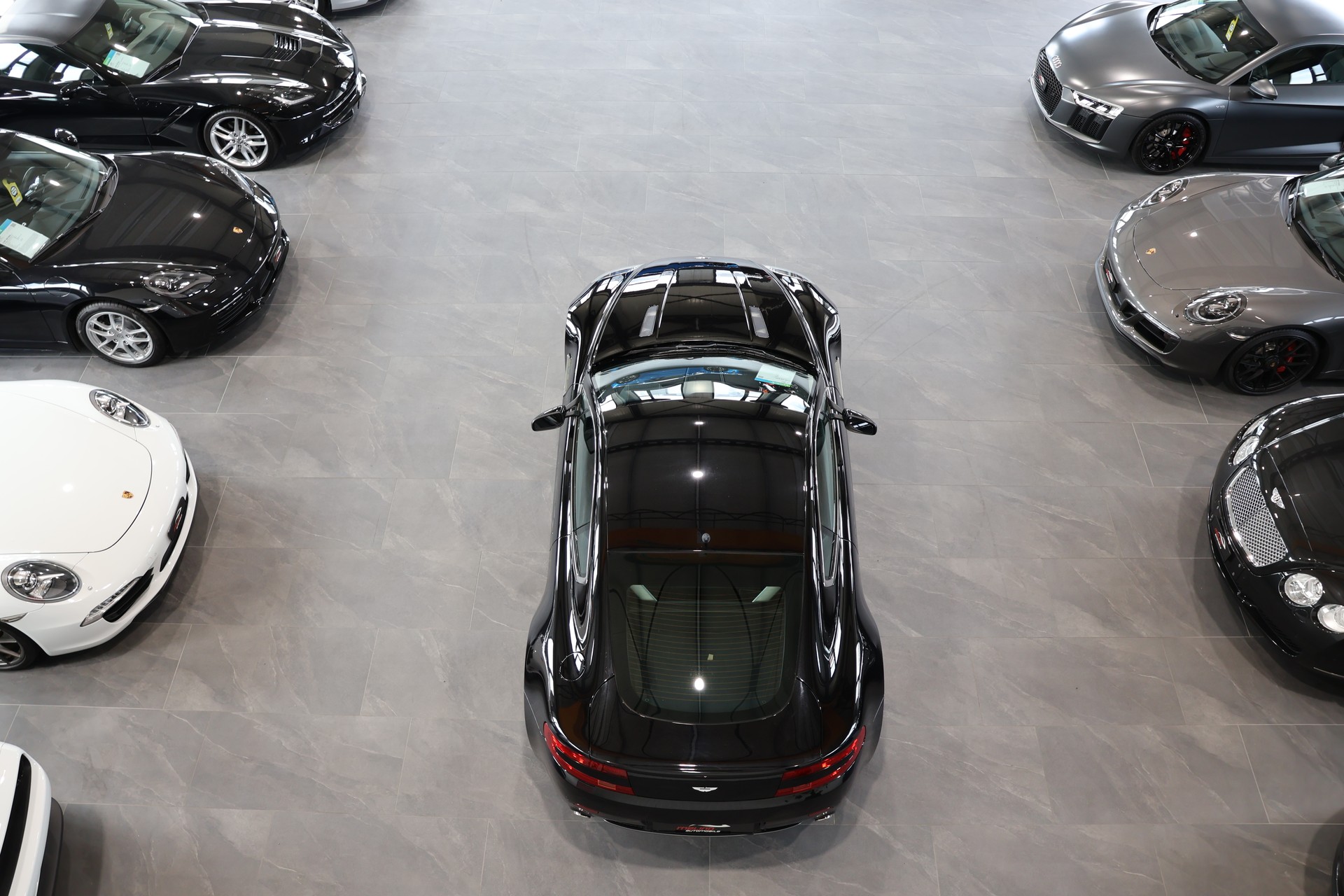 ASTON MARTIN V8 Vantage 4.3-image-7