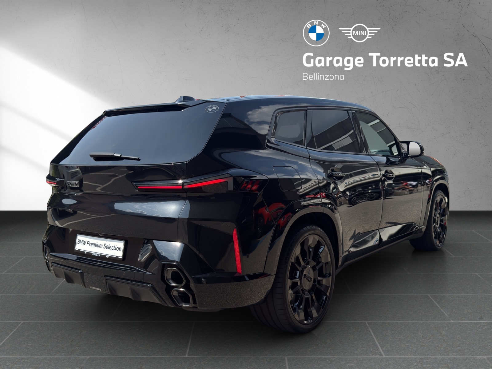 BMW XM xDrive 50e PHEV Steptronic-image-4