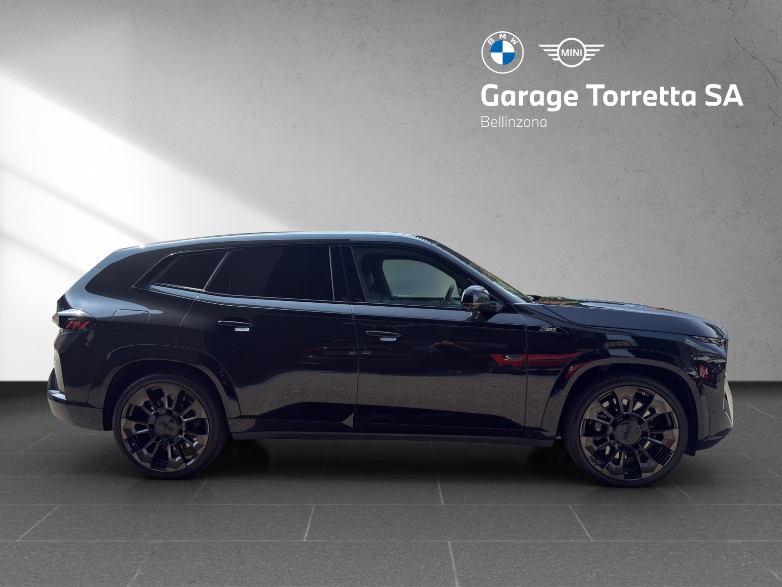 BMW XM xDrive 50e PHEV Steptronic-image-5