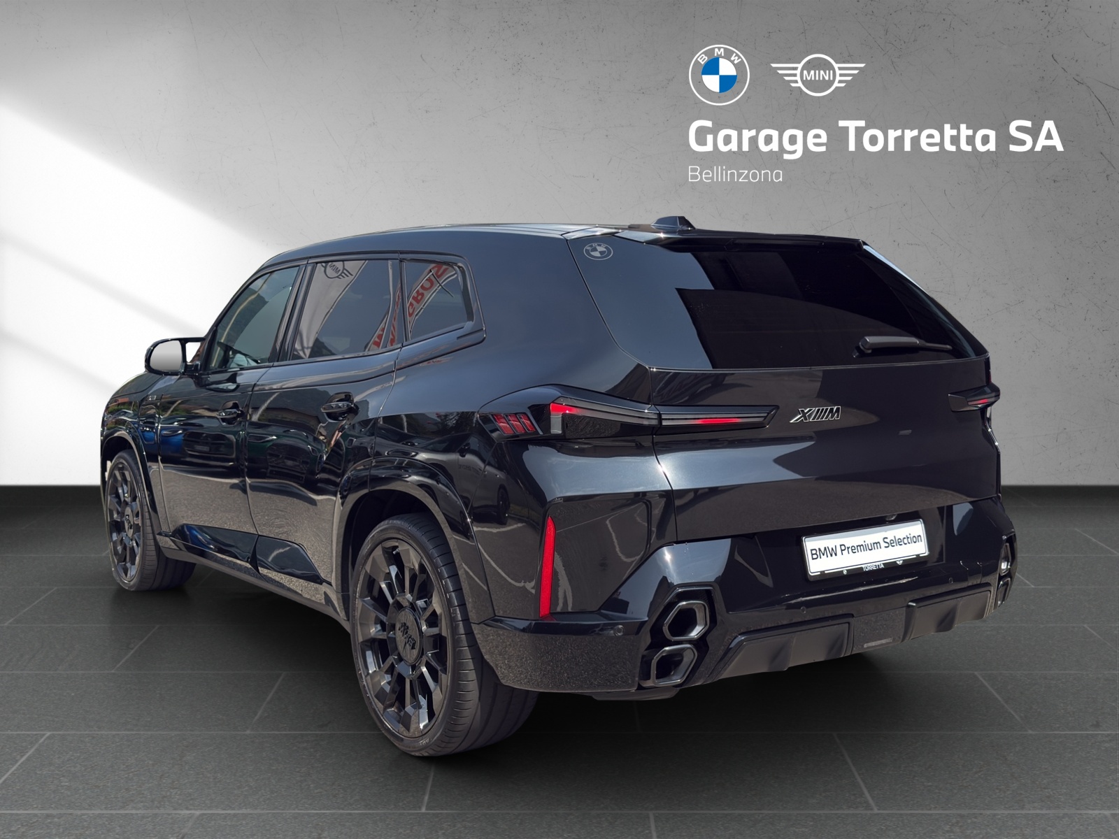 BMW XM xDrive 50e PHEV Steptronic-image-2