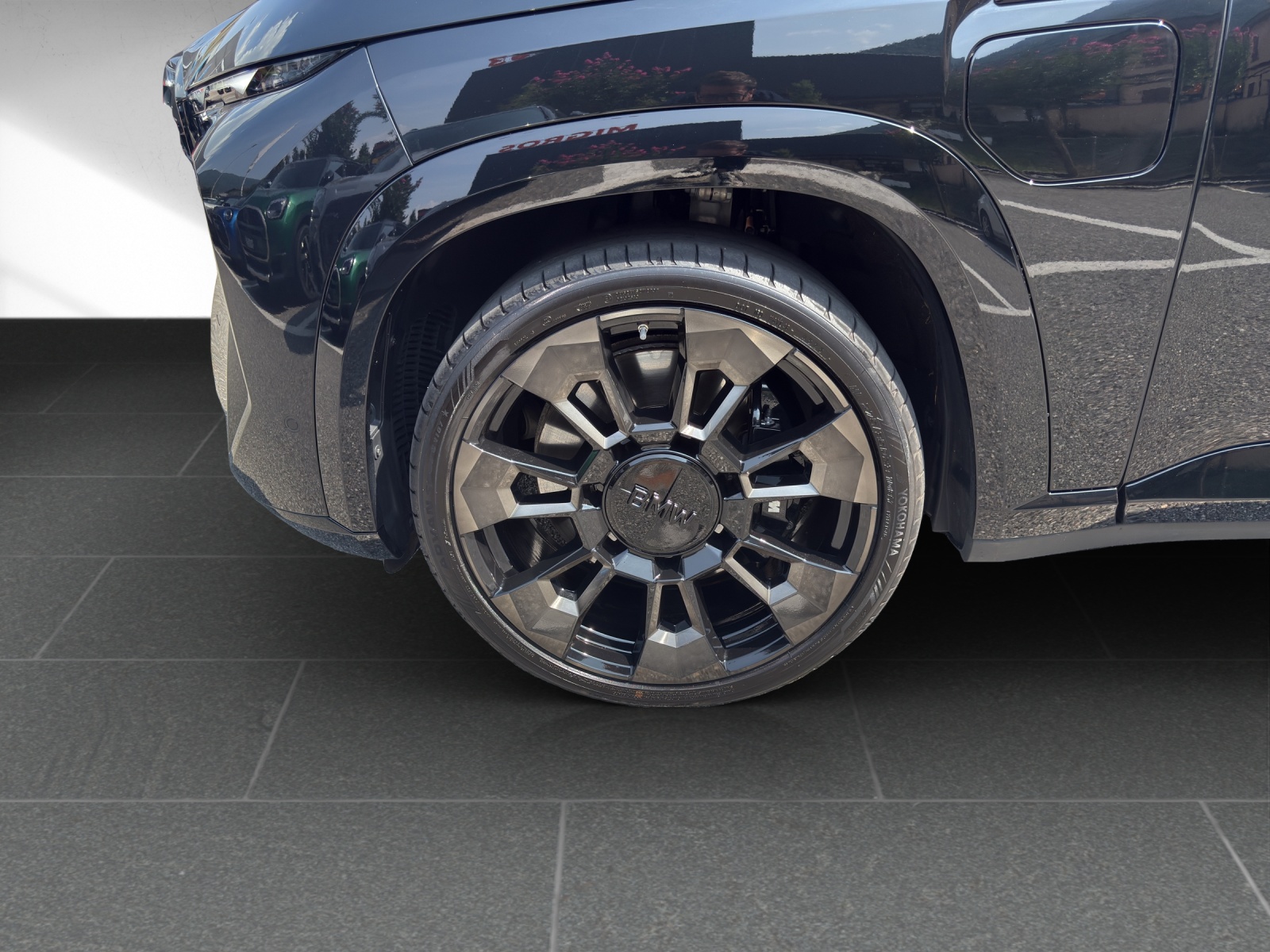 BMW XM xDrive 50e PHEV Steptronic-image-8
