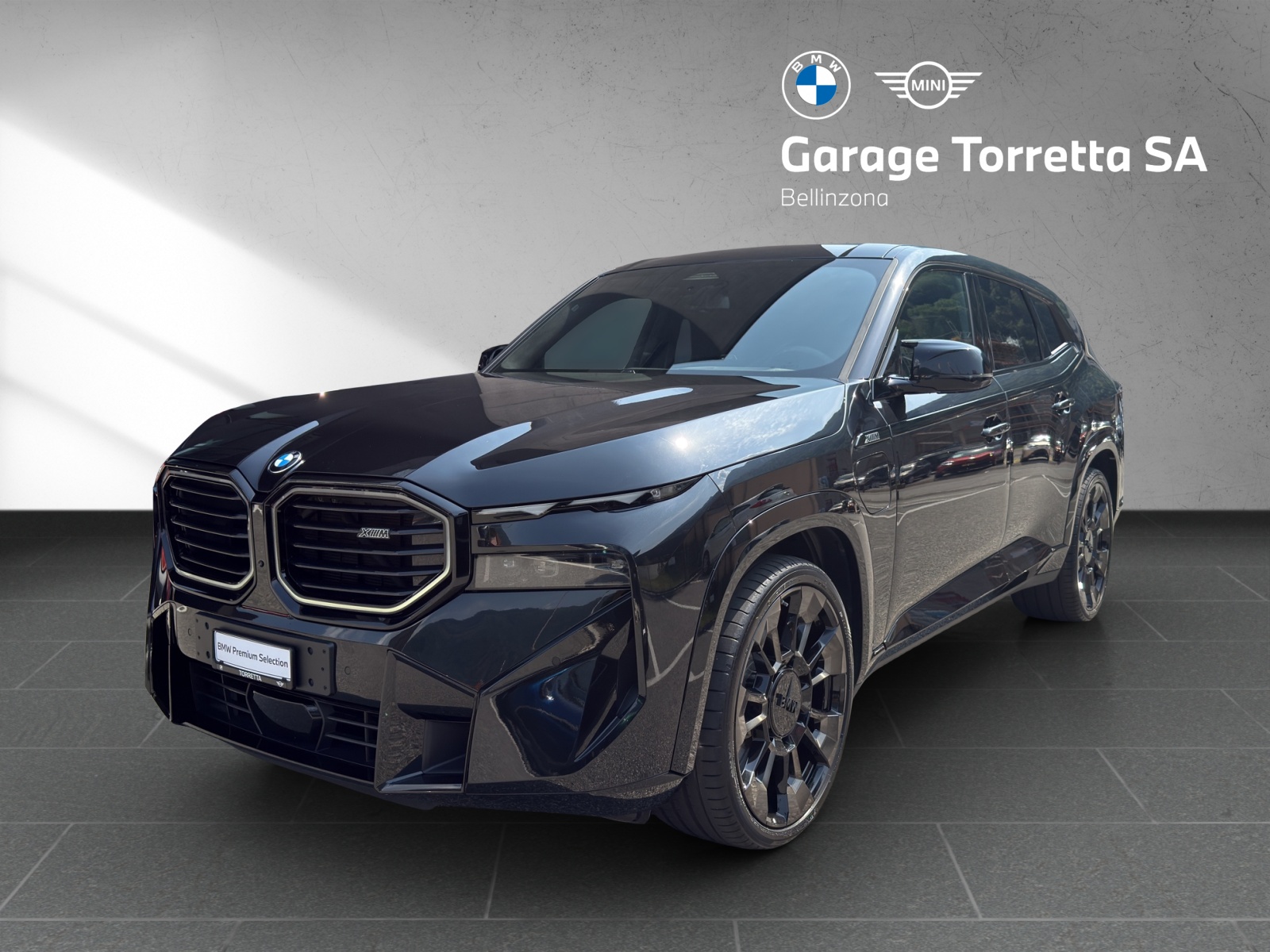 BMW XM xDrive 50e PHEV Steptronic-image-0