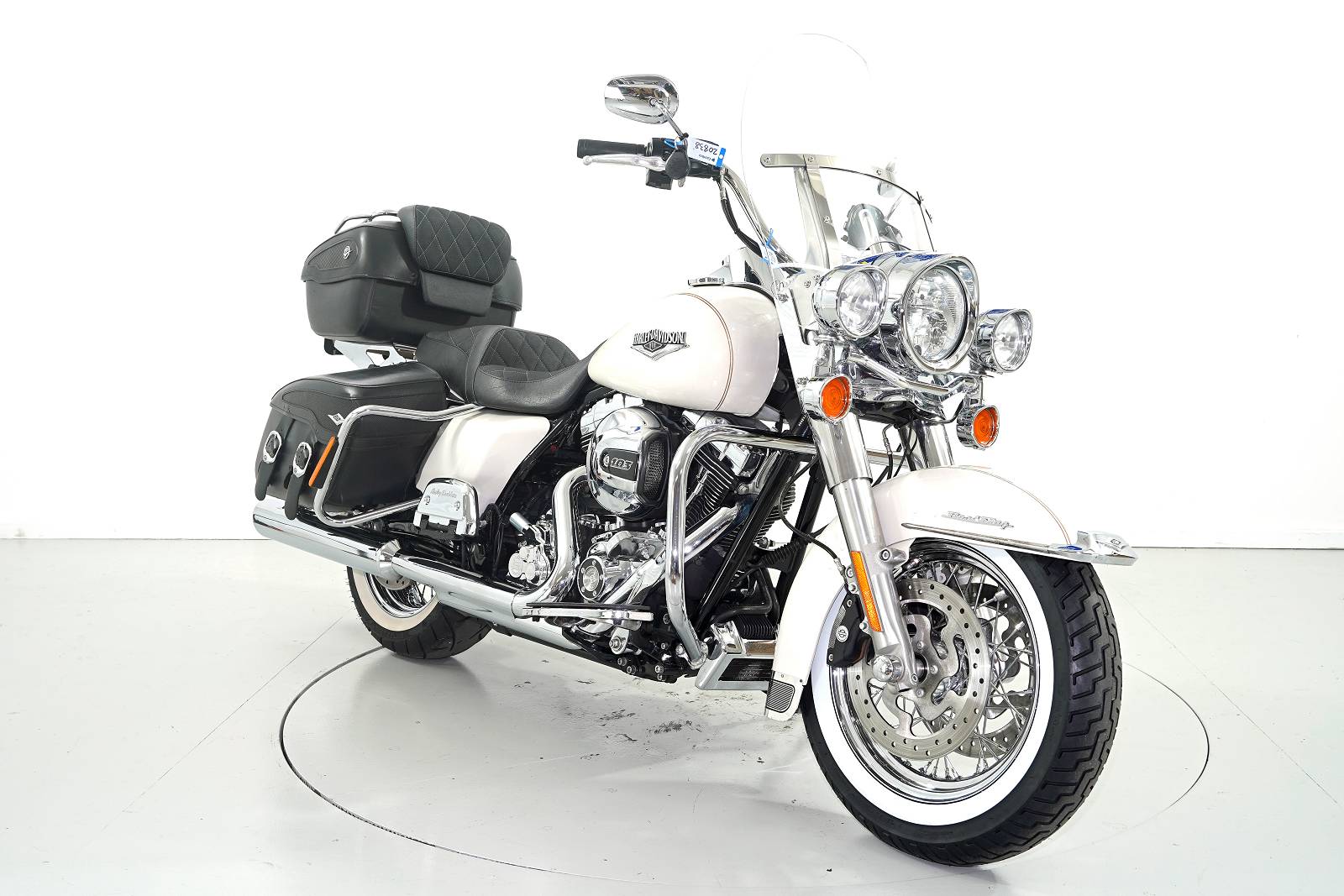 HARLEY-DAVIDSON FLHRC ABS-showroom-element-1