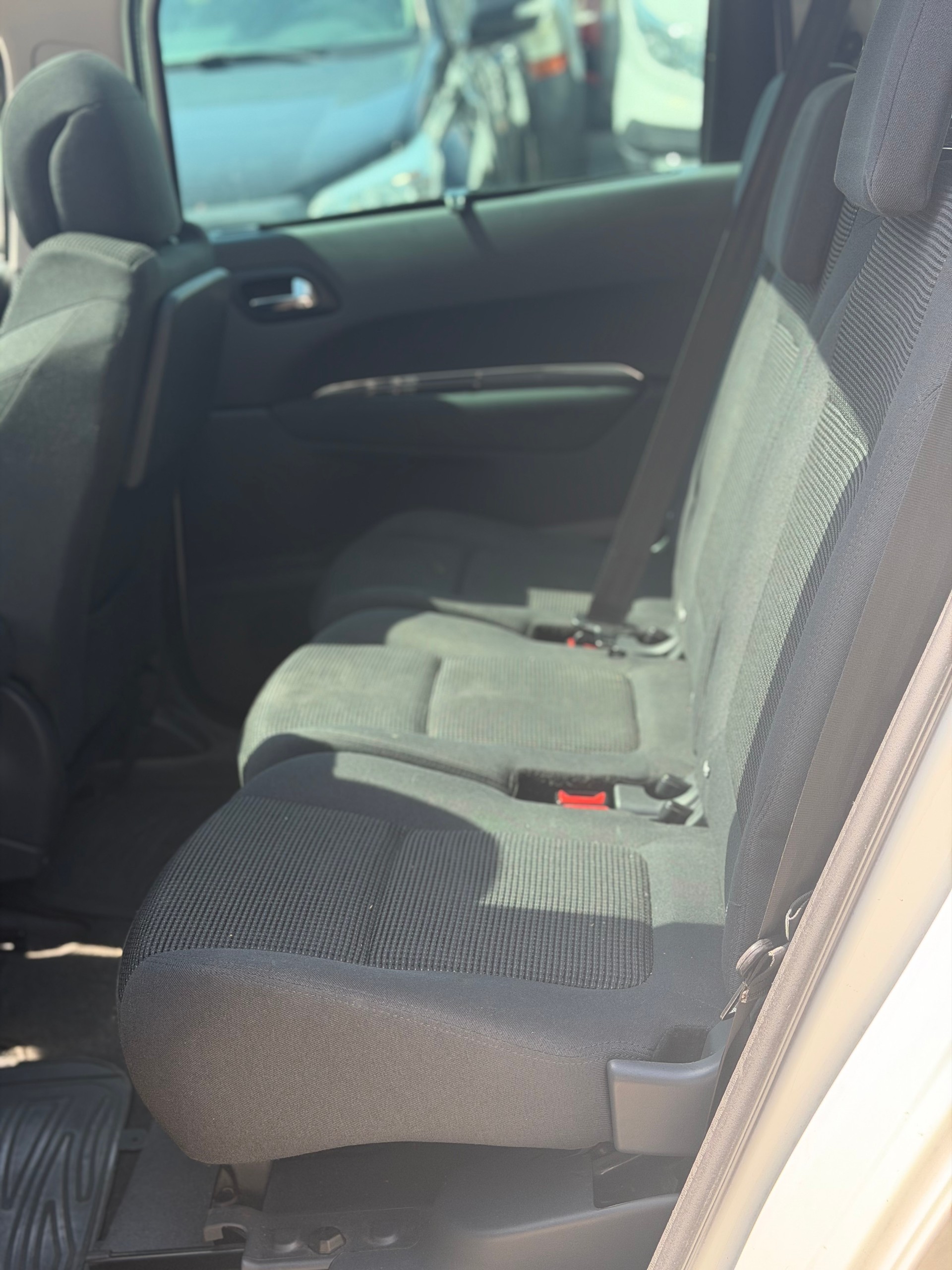 PEUGEOT 5008 1.6 BlueHDi Allure Tiptronic-image-14