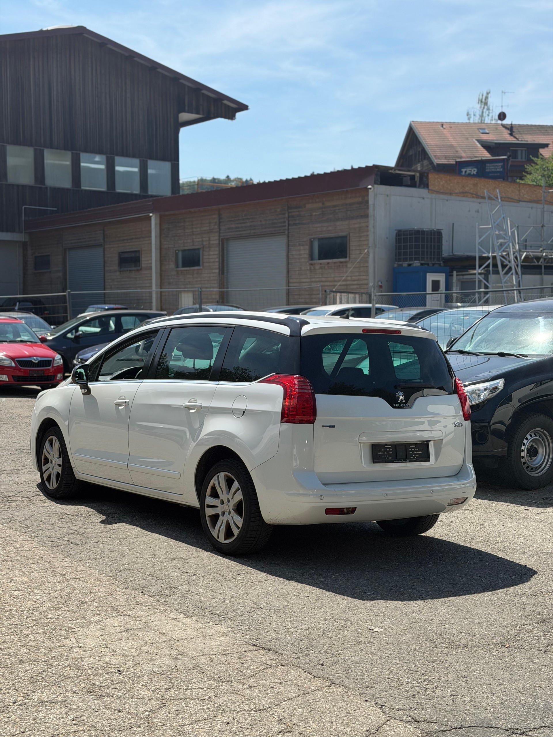 PEUGEOT 5008 1.6 BlueHDi Allure Tiptronic-image-3