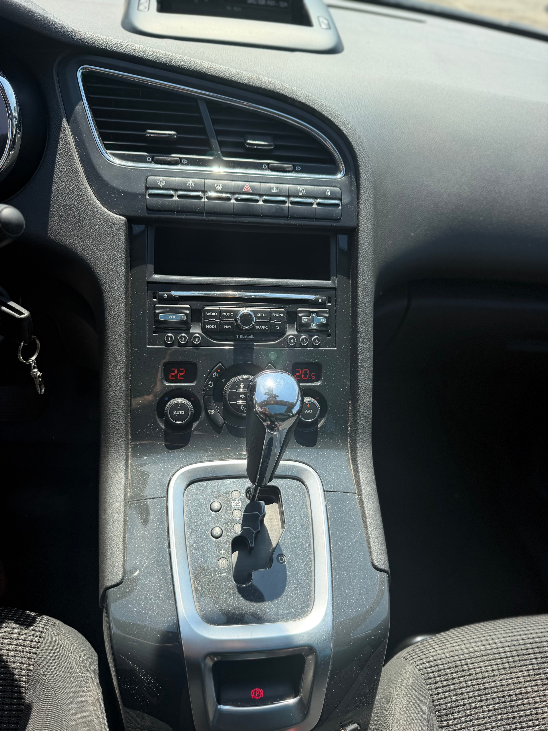 PEUGEOT 5008 1.6 BlueHDi Allure Tiptronic-image-10