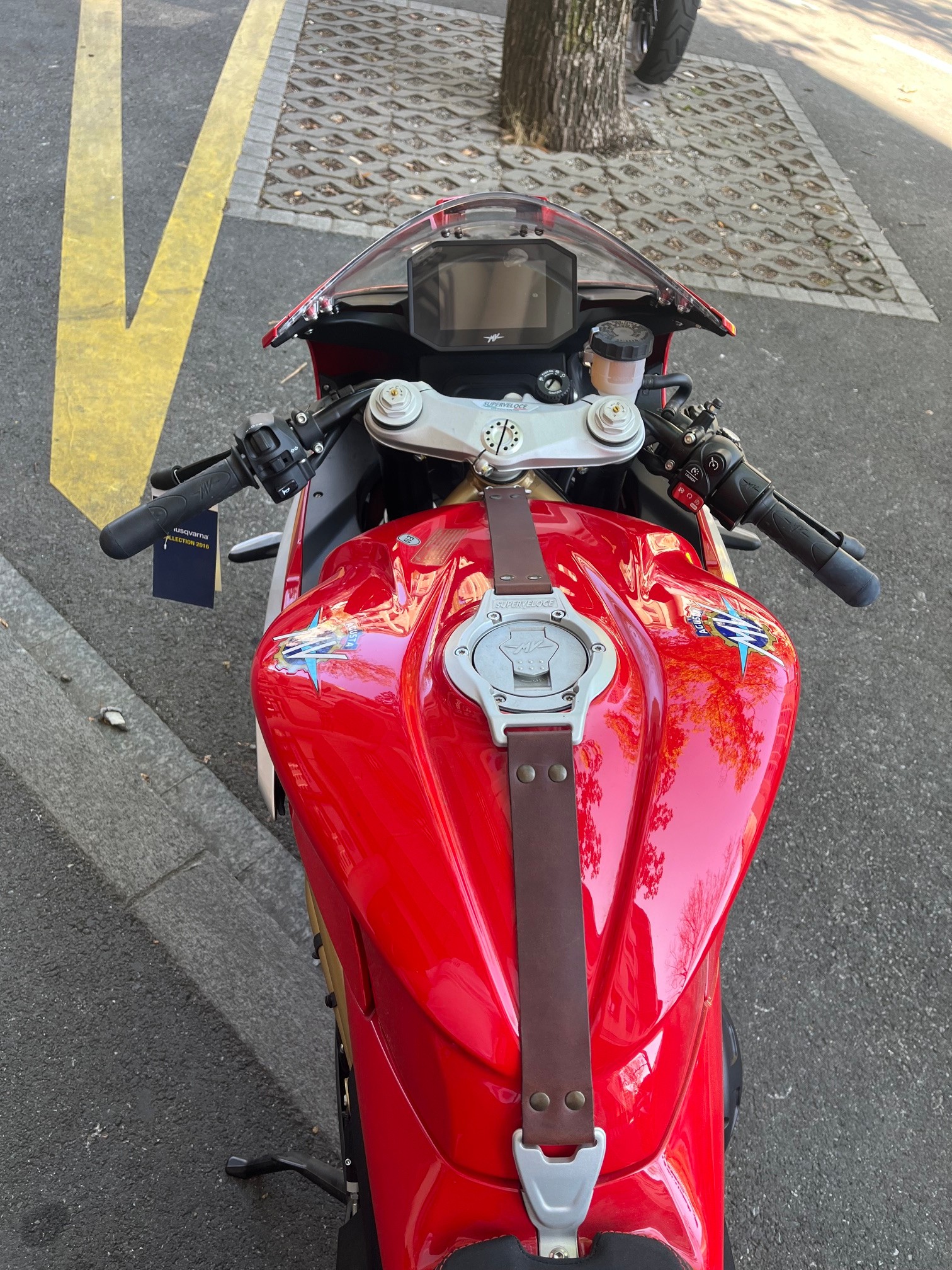 MV AGUSTA Superveloce 800-image-3