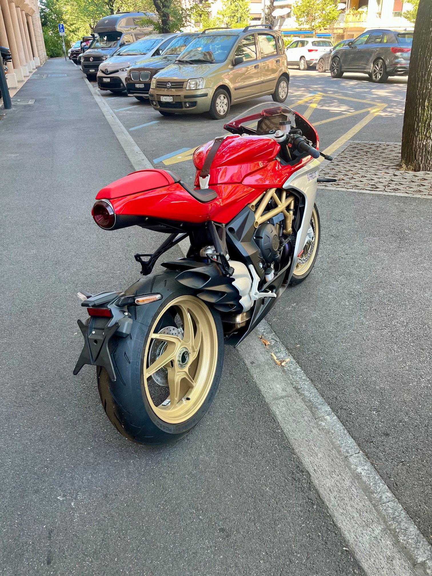 MV AGUSTA Superveloce 800-image-1