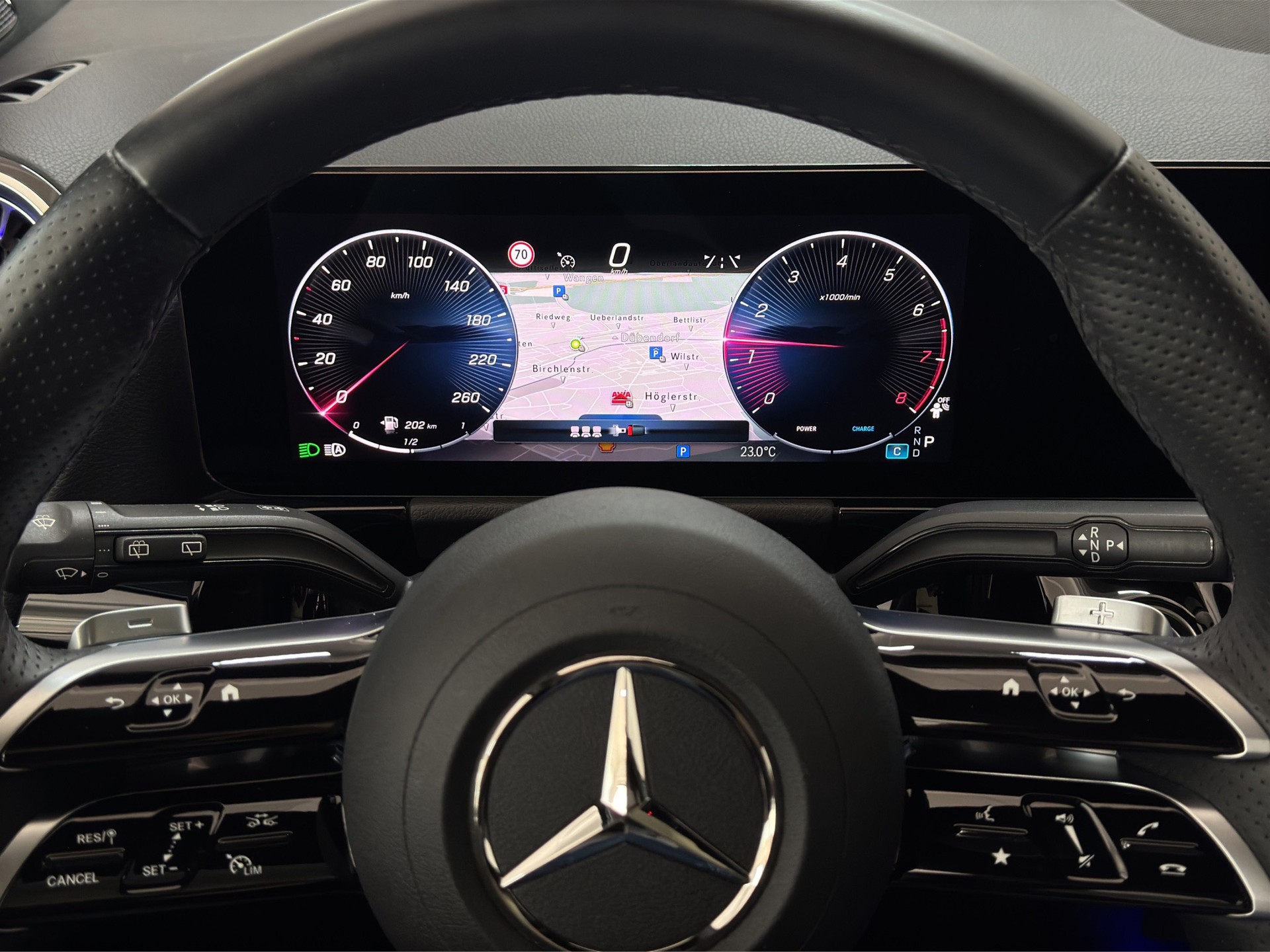 MERCEDES-BENZ A 200 7G-DCT AMG Line Special Edition-image-13