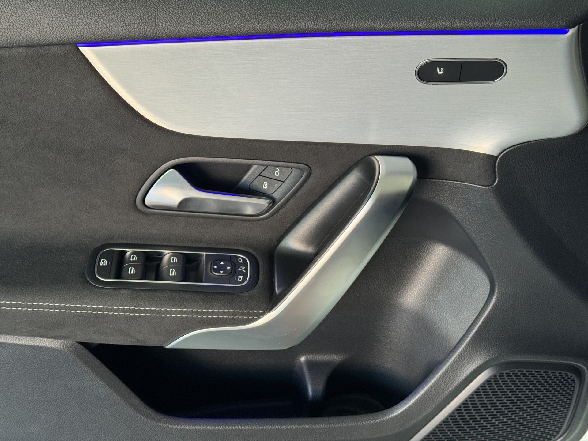 MERCEDES-BENZ A 200 7G-DCT AMG Line Special Edition-image-9