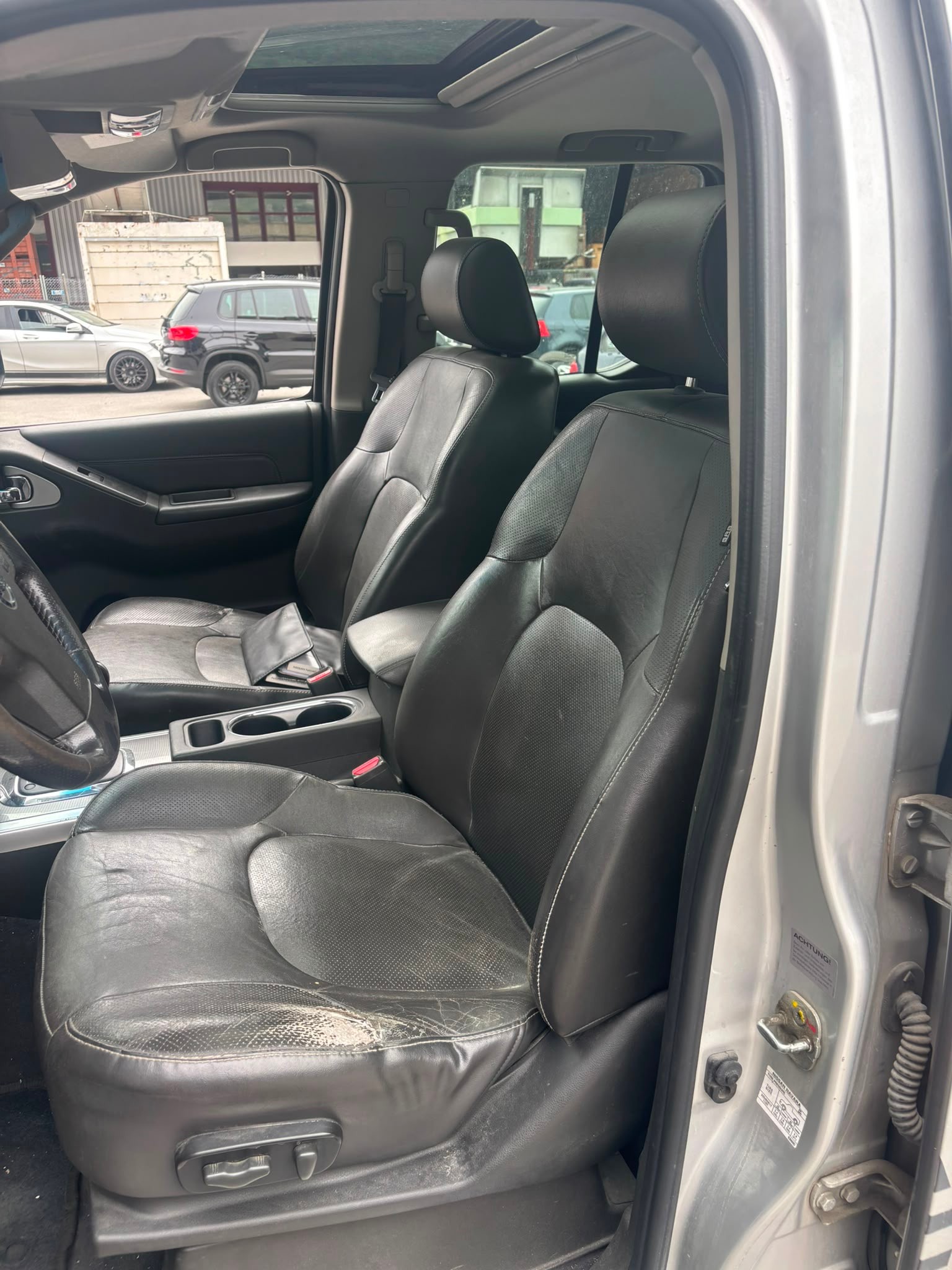 NISSAN Navara V6 Double Cab LE 3.0 dCi 4WD Automat-image-6