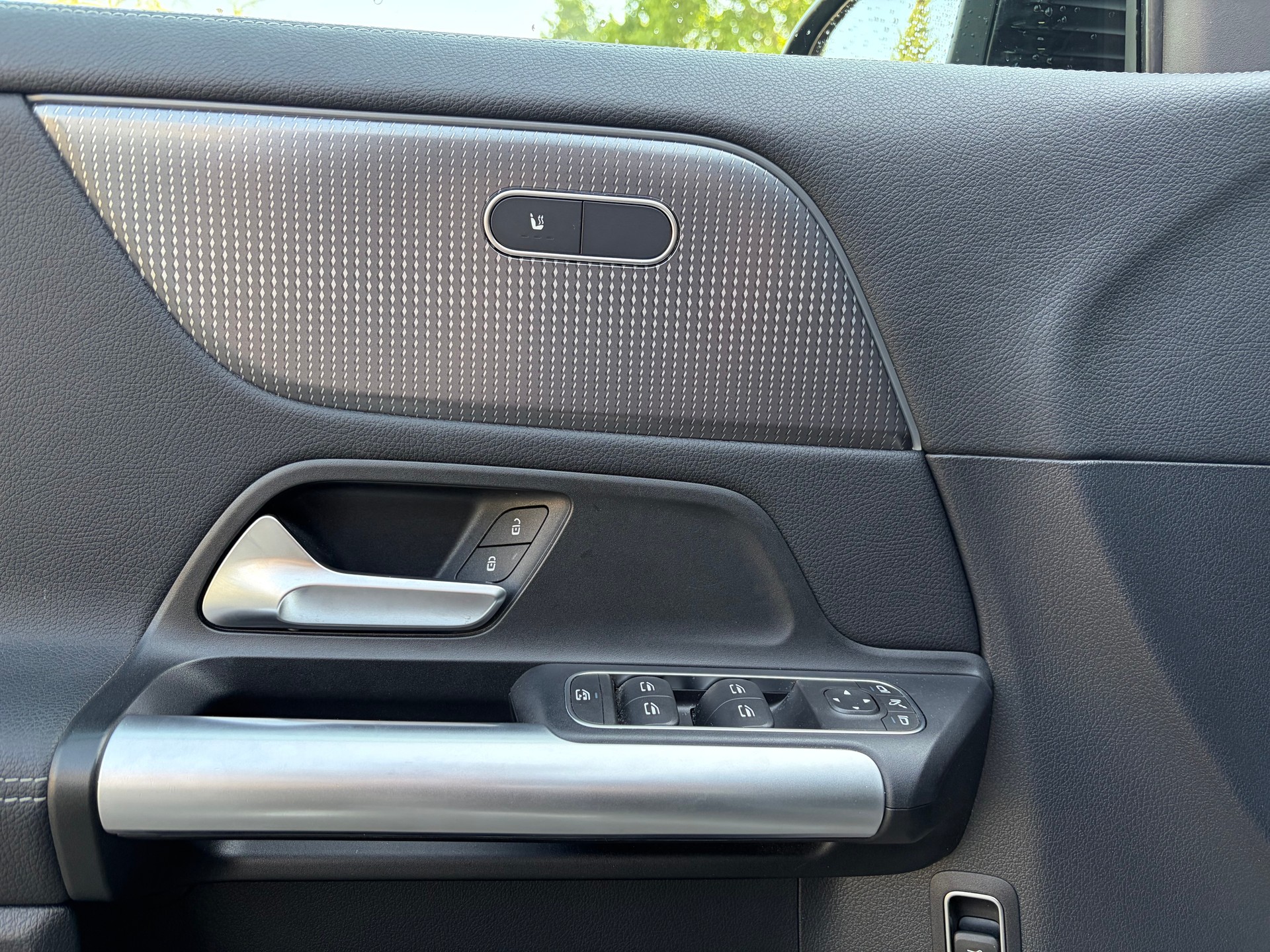 MERCEDES-BENZ EQA 250+-image-9