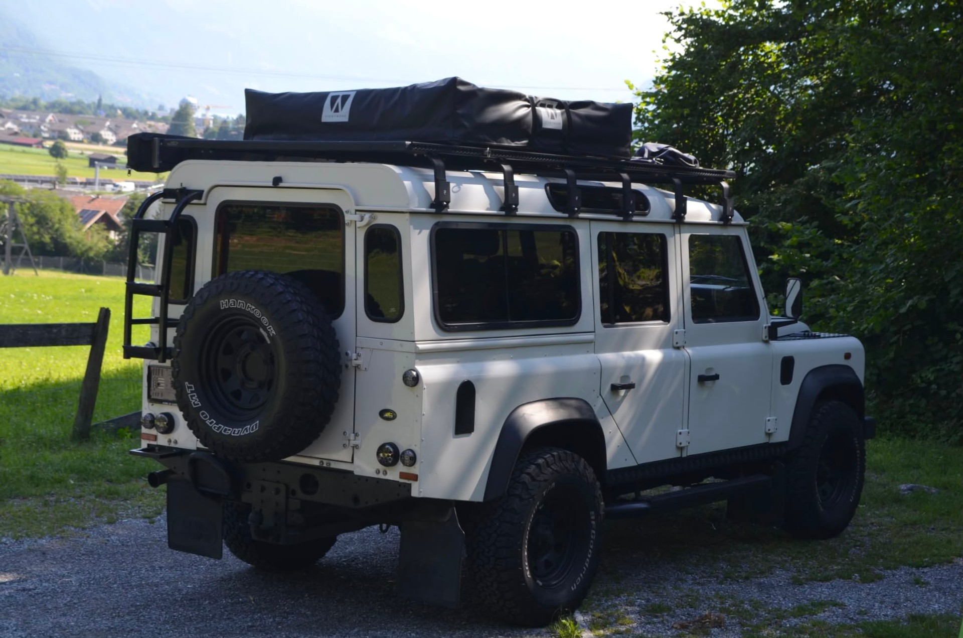 LAND ROVER Defender 110 SW 2.4Tdc-image-2