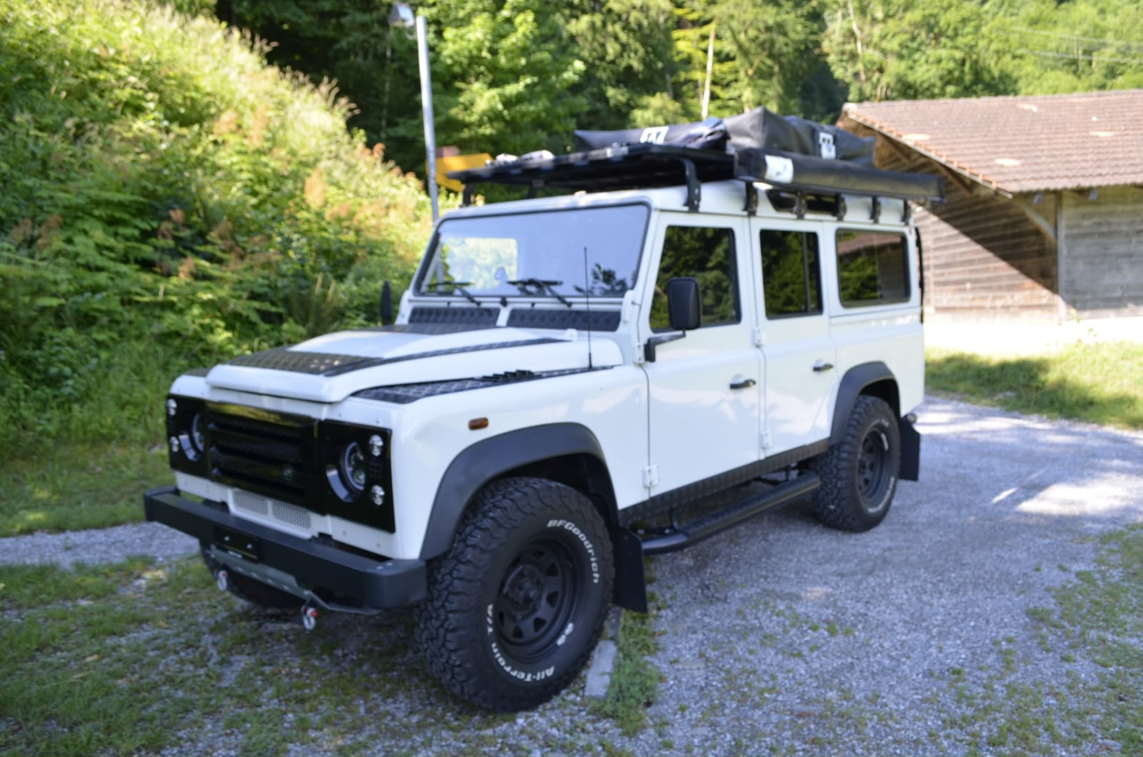 LAND ROVER Defender 110 SW 2.4Tdc-image-0