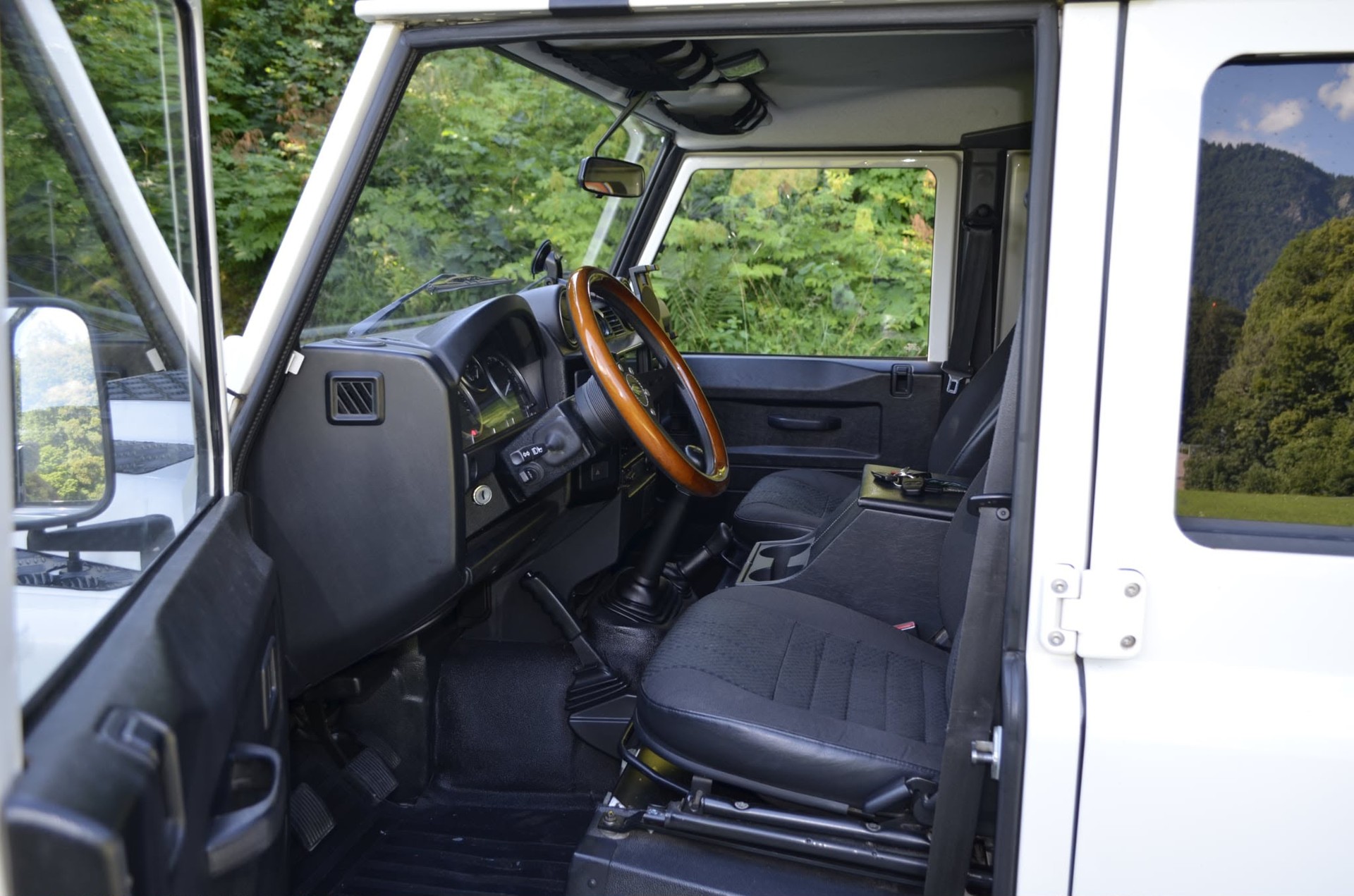 LAND ROVER Defender 110 SW 2.4Tdc-image-4