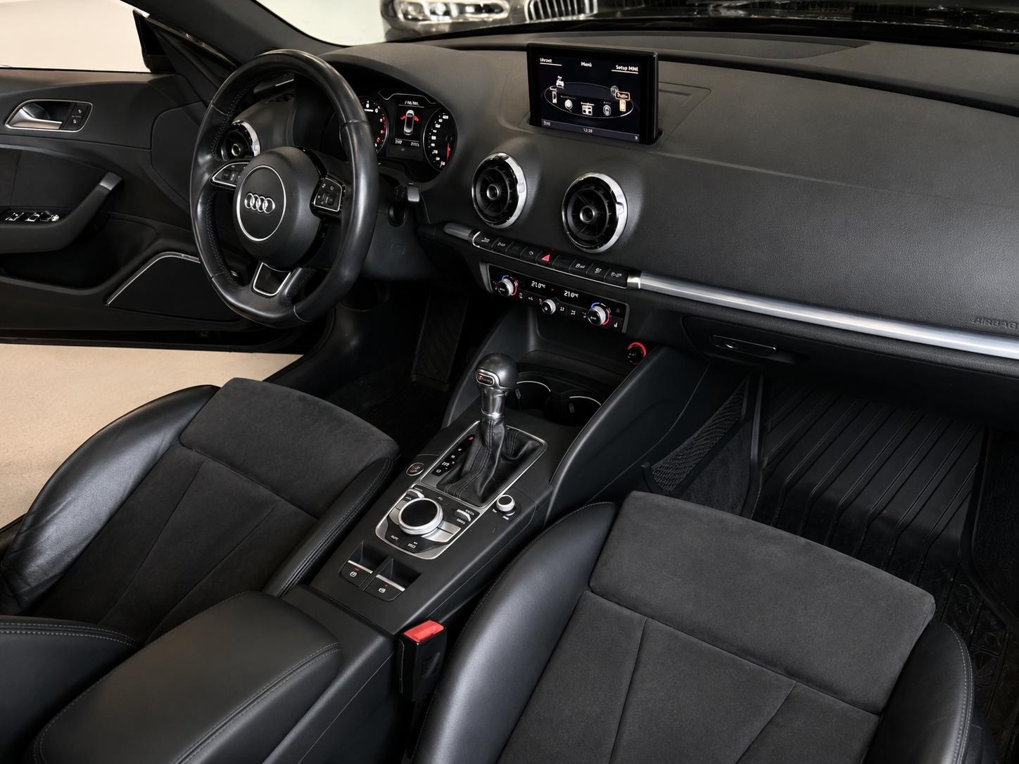 AUDI A3 Cabriolet 1.8 TFSI Ambition S-tronic-image-11