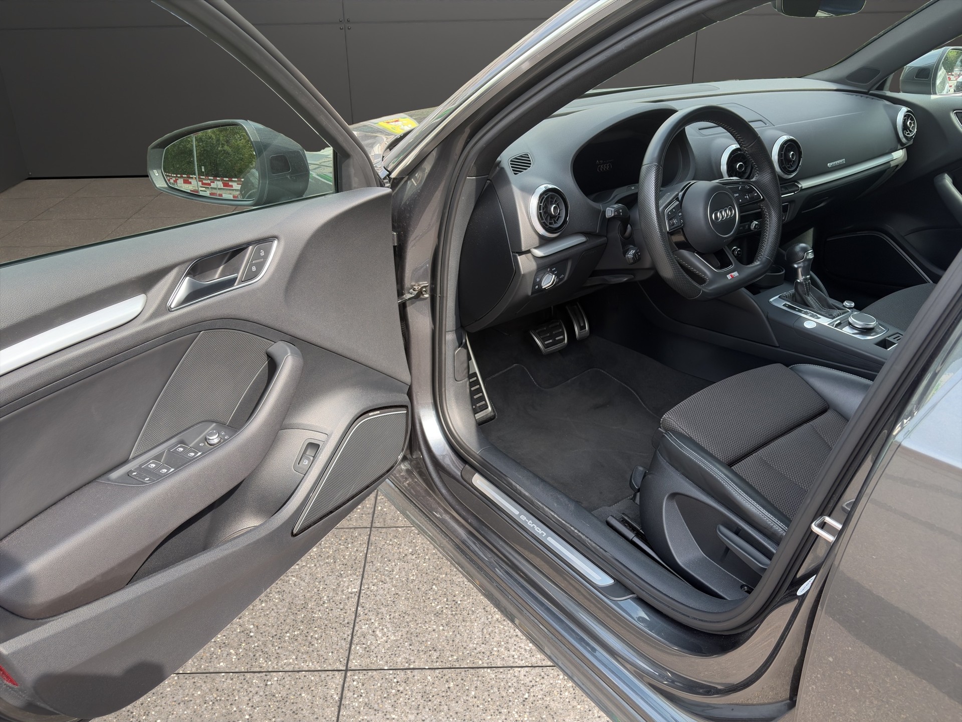 AUDI A3 Sportback 1.4 e-tron S-tronic-image-9