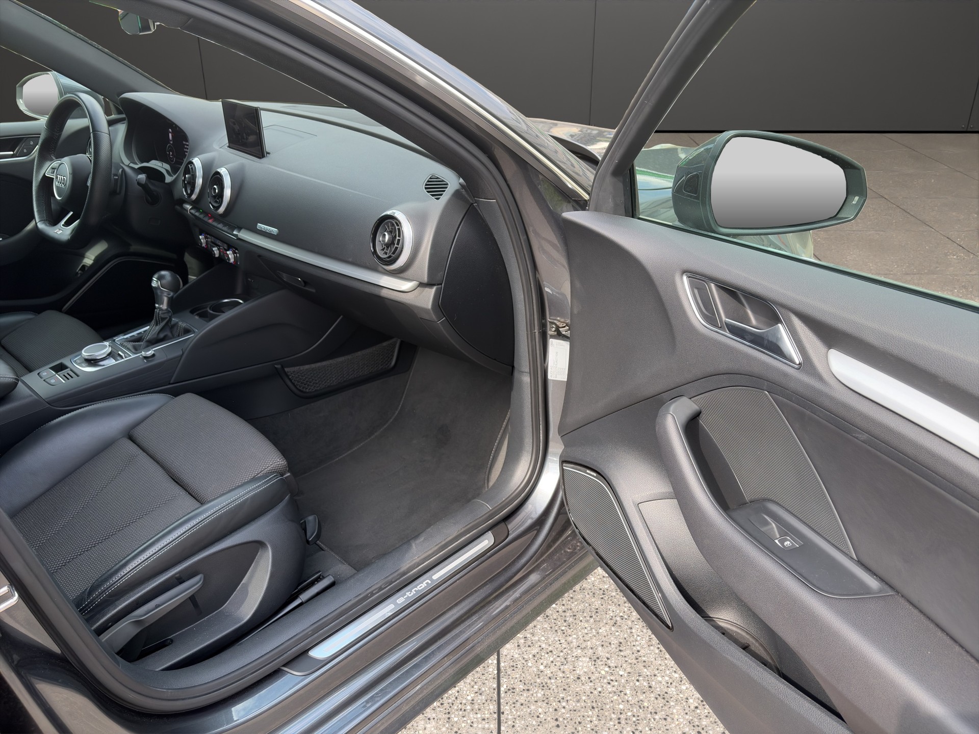 AUDI A3 Sportback 1.4 e-tron S-tronic-image-10