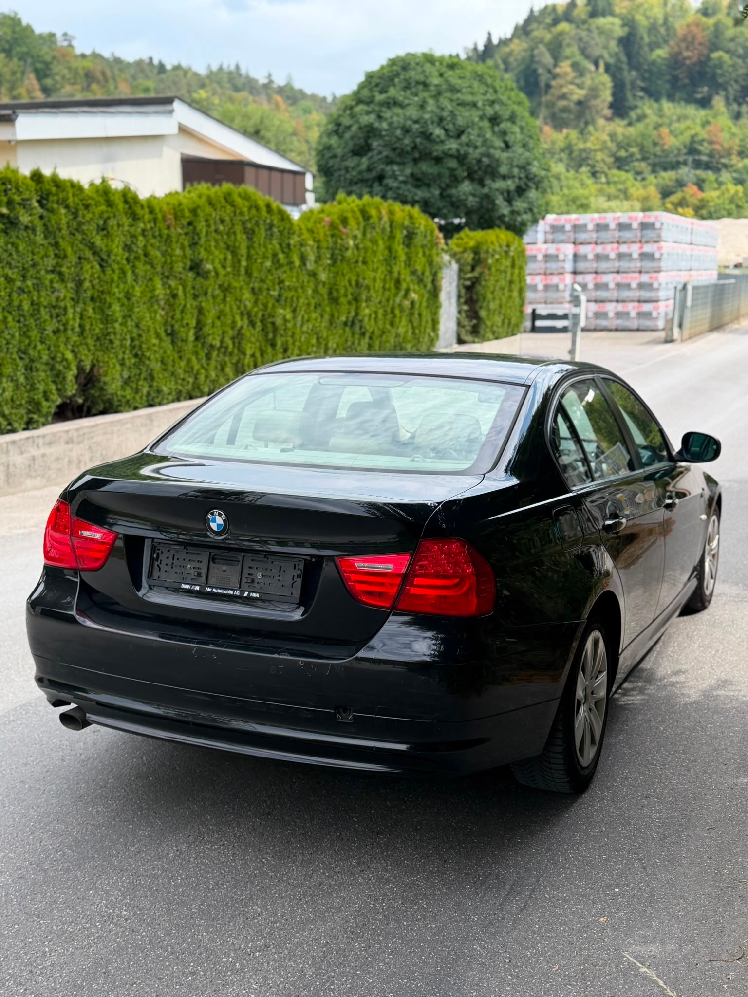 BMW 318d Dynamic Edition-image-8